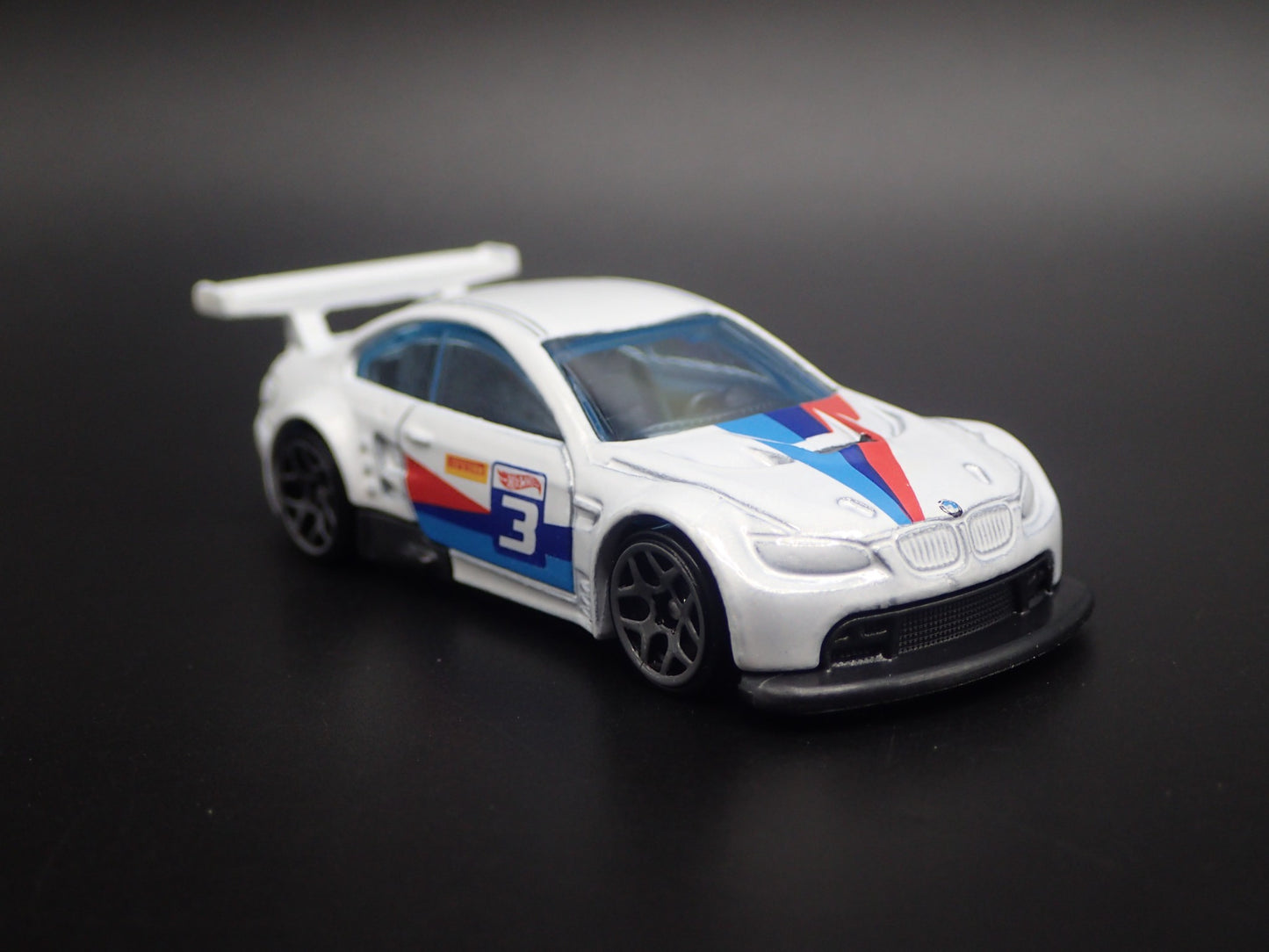 2007-2013 BMW M3 GT2 E92 WHITE 1:64 SCALE COLLECTIBLE DIORAMA DIECAST MODEL CAR