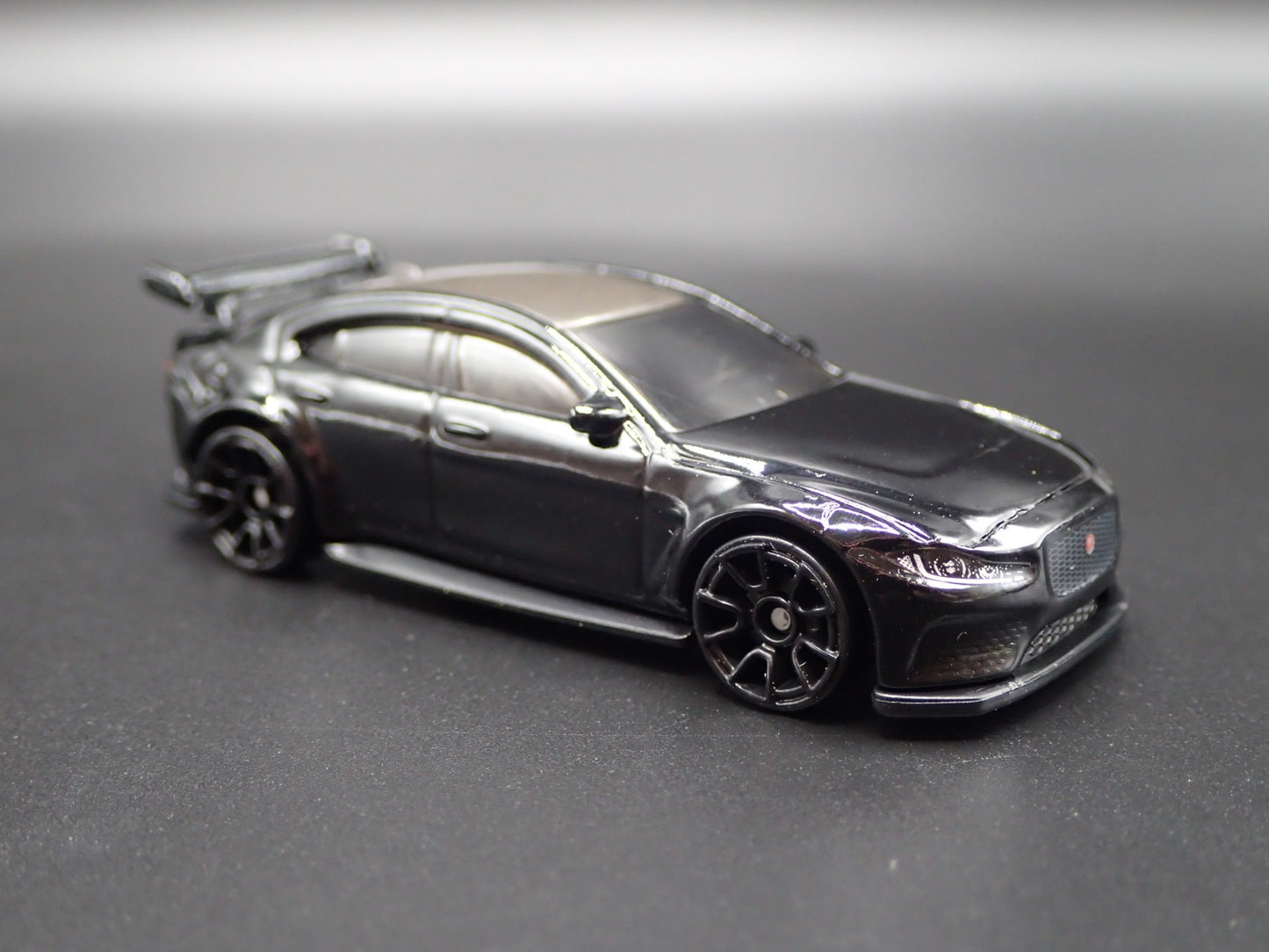 2017-2018 JAGUAR XE SV PROJECT 8 BLACK 1:64 SCALE DIORAMA DIECAST MODEL CAR