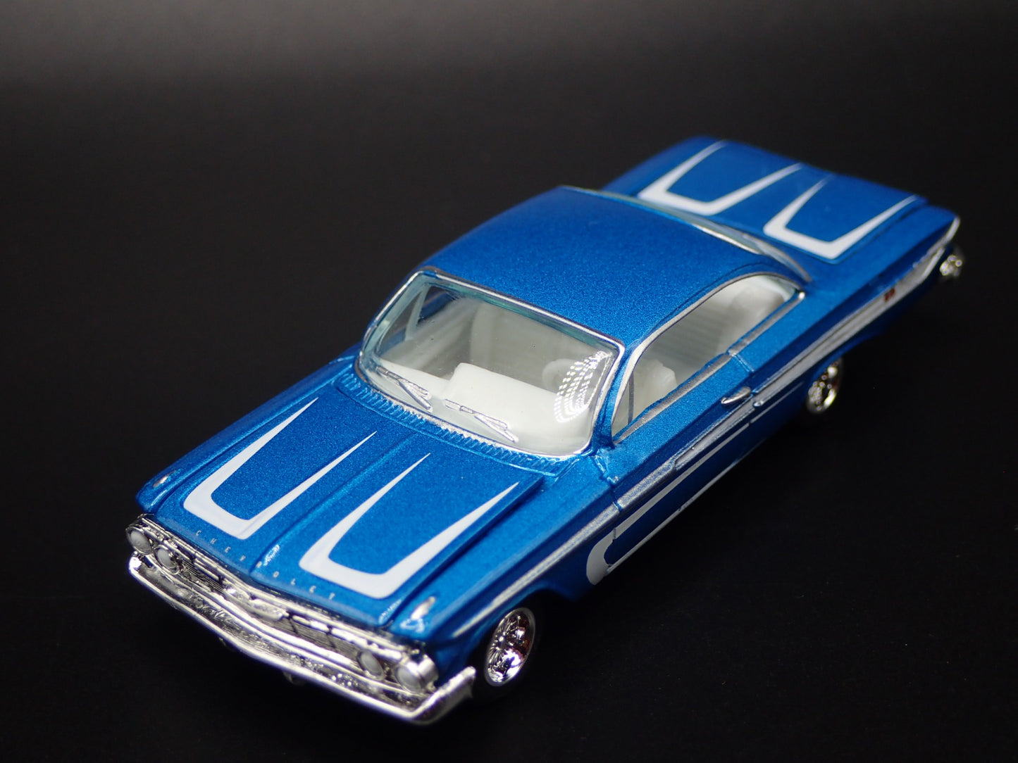 1961 61 CHEVY CHEVROLET IMPALA SS LOWRIDER BLUE 1:64 SCALE DIECAST MODEL CAR