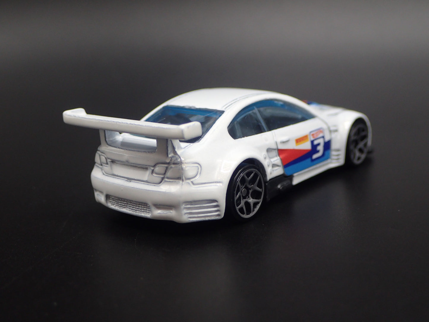 2007-2013 BMW M3 GT2 E92 WHITE 1:64 SCALE COLLECTIBLE DIORAMA DIECAST MODEL CAR