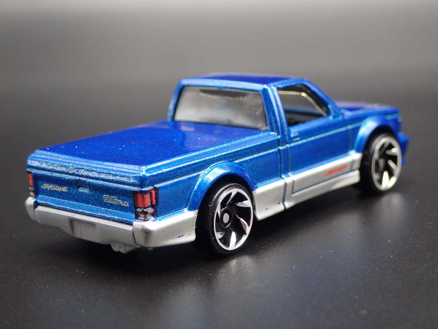1991 91 GMC SYCLONE PICKUP TRUCK BLUE RARE 1:64 SCALE DIORAMA DIECAST MODEL CAR