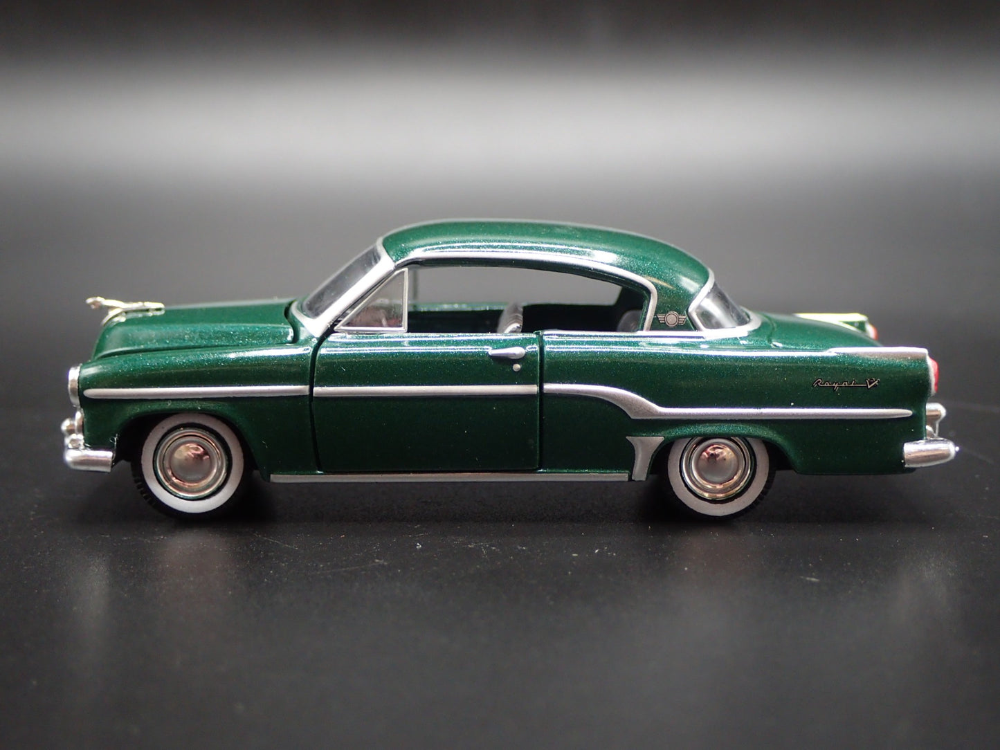 1954 54 DODGE ROYAL GREEN RARE 1/64 SCALE COLLECTIBLE DIORAMA DIECAST MODEL CAR
