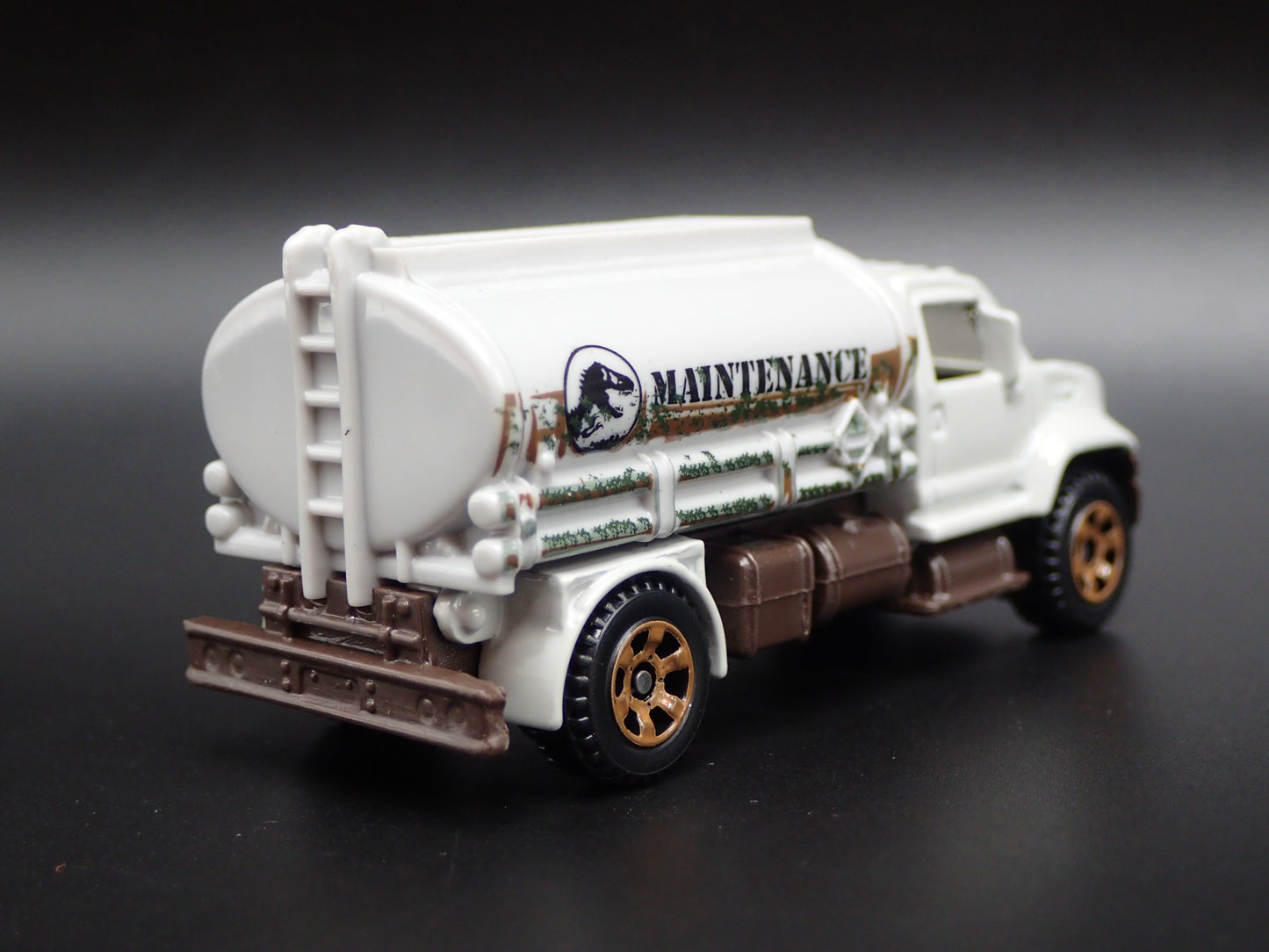 MAINTENCE WATER OIL TANKER TRUCK JURASSIC WORLD 1:64 MB SCALE DIECAST MODEL CAR