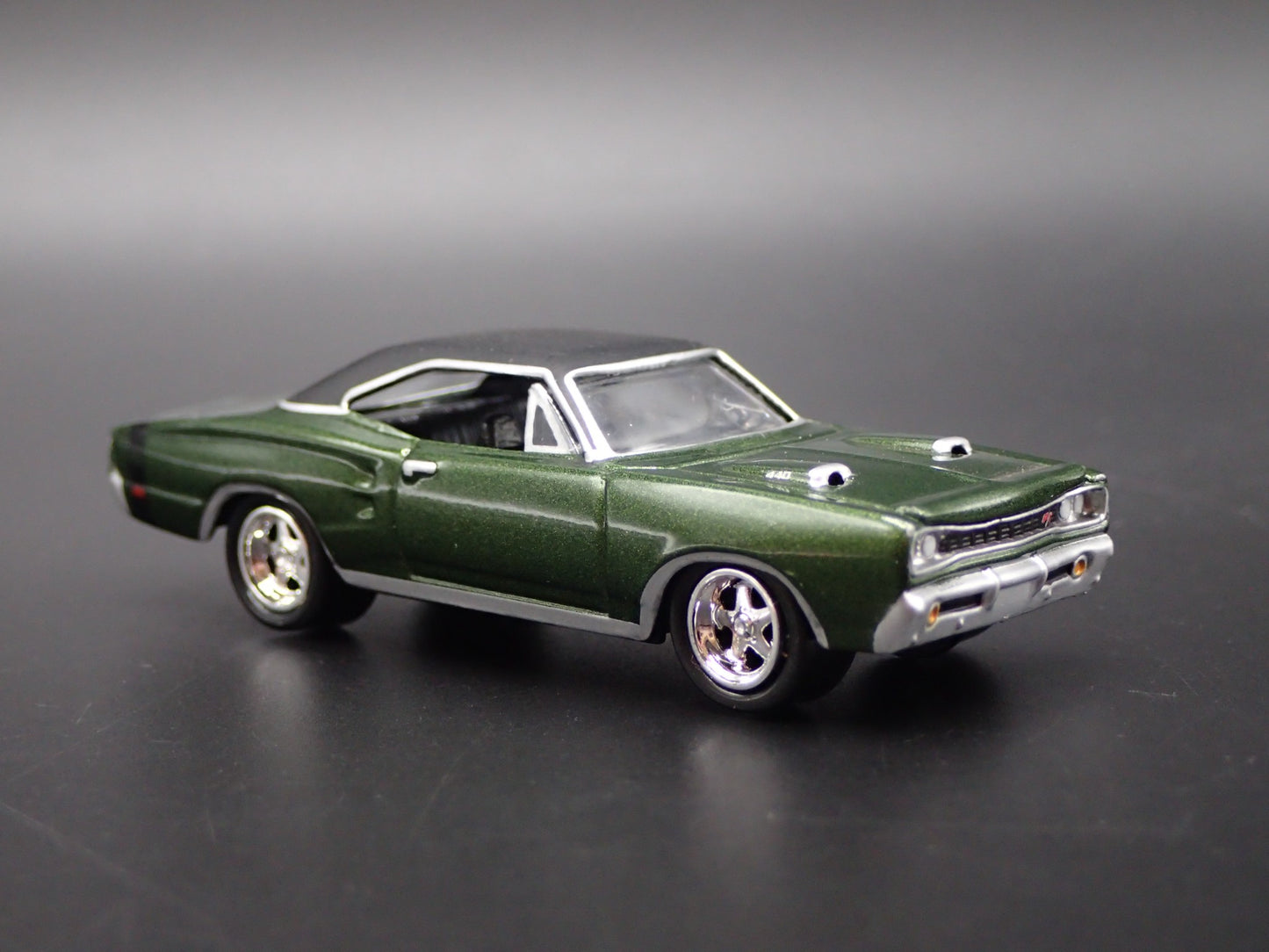 1969 69 DODGE CORONET RT GREEN 1:64 SCALE COLLECTIBLE DIORAMA DIECAST MODEL CAR
