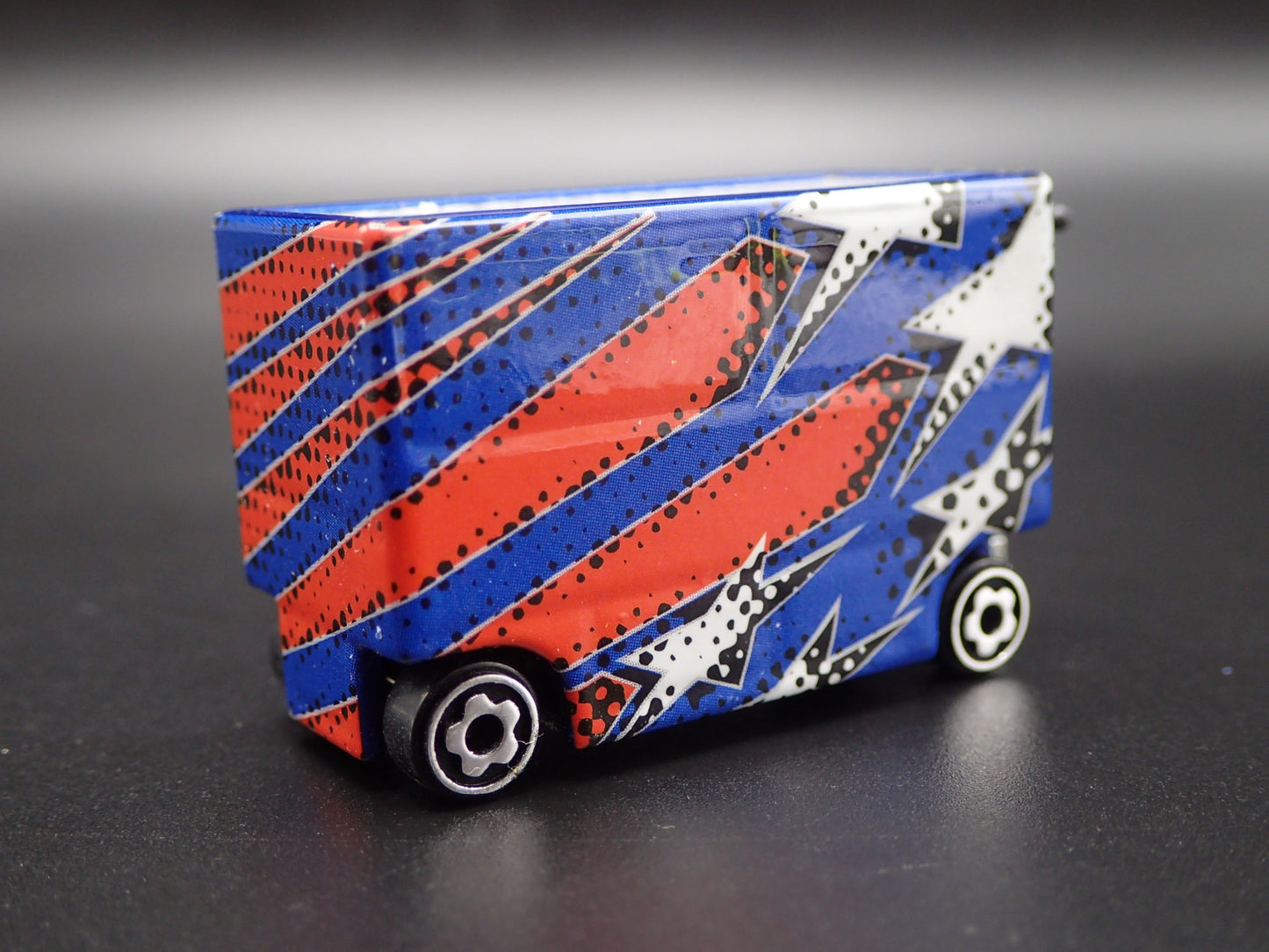 NASCAR TOOL CART WAR WAGON DAYTONA 500 MOBIL 1 1:64 SCALE DIECAST MODEL CAR