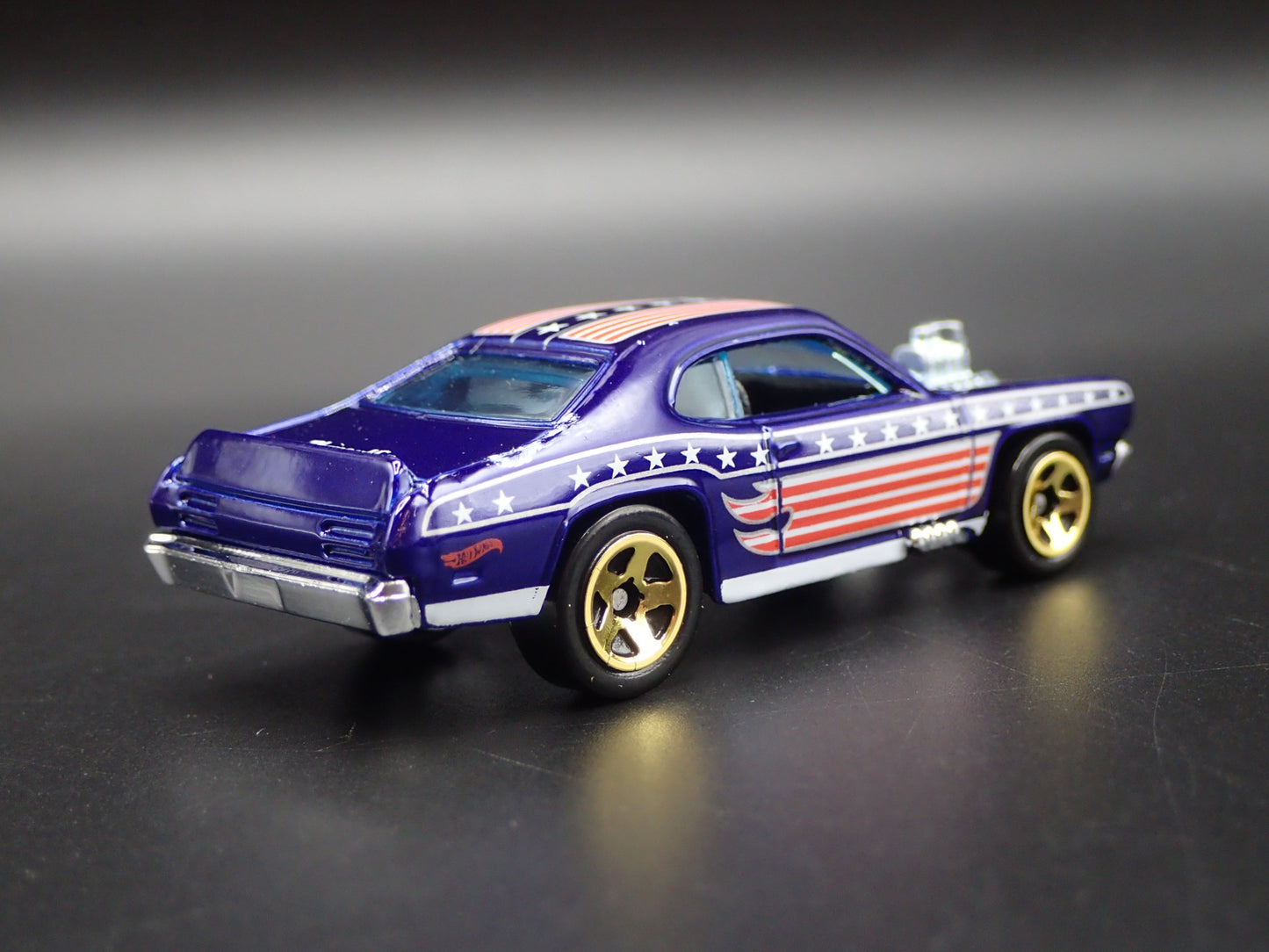 1971 71 PLYMOUTH DUSTER THRUSTER USA RARE 1:64 SCALE DIORAMA DIECAST MODEL CAR