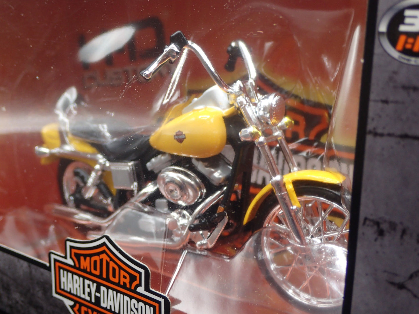 2001 01 FXDWG DYNA WIDE GLIDE HARLEY DAVIDSON MOTORCYCLE MAISTO SERIES 39 1/18
