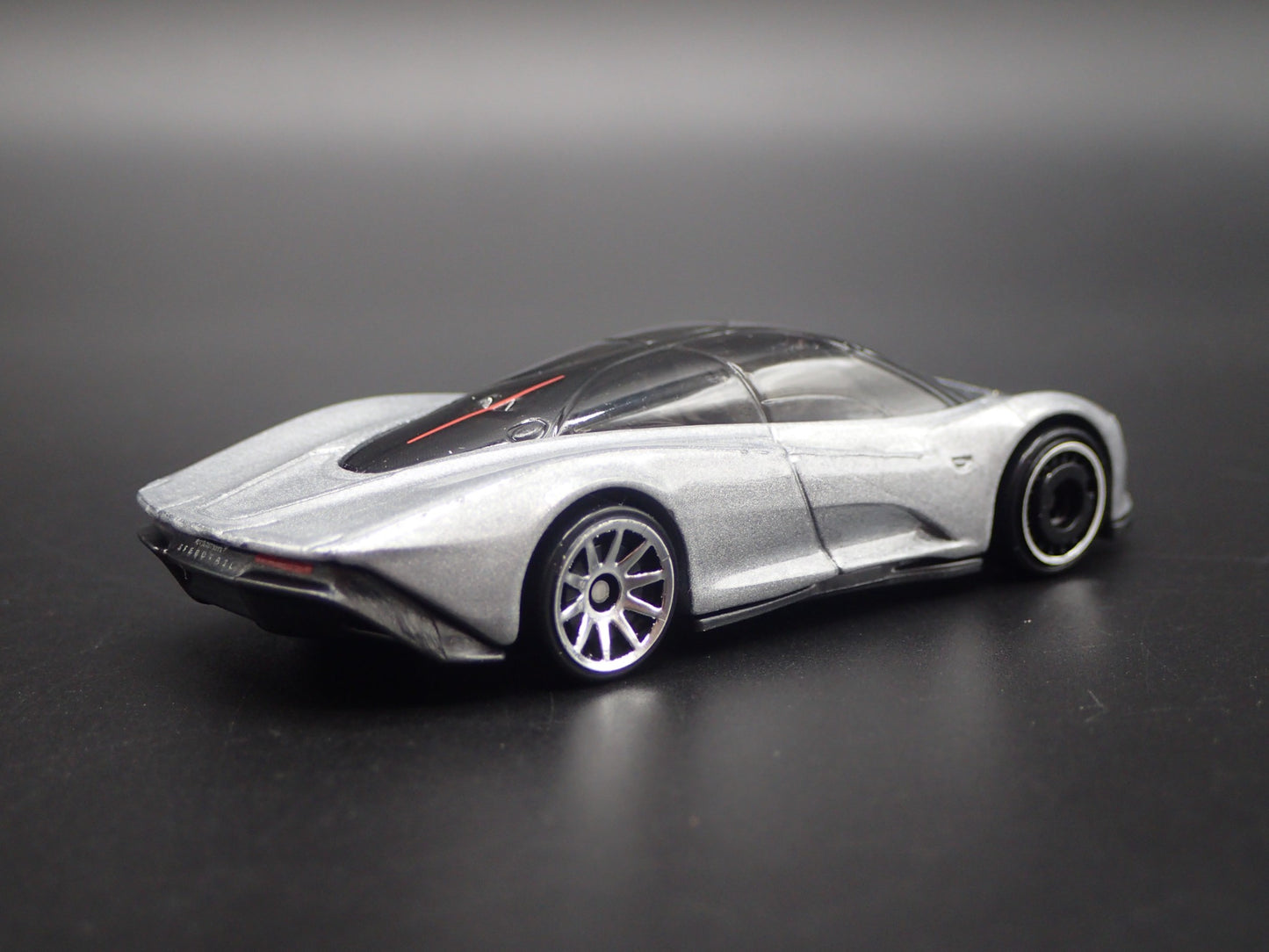 2020 20 MCLAREN SPEEDTAIL SUPER CAR SILVER 1:64 SCALE DIORAMA DIECAST MODEL CAR