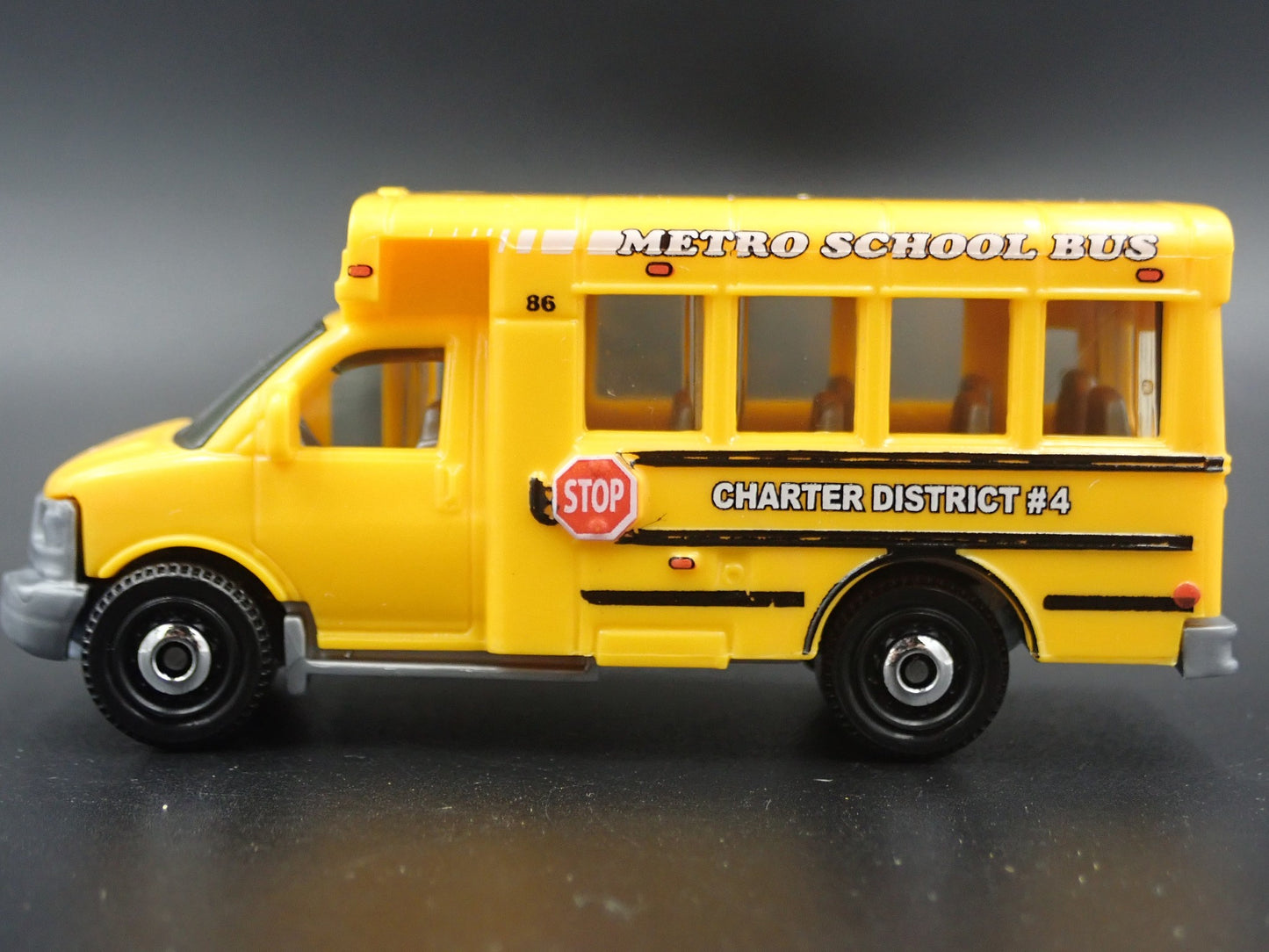GMC METRO SHORT SCHOOL BUS RARE 1:64 SCALE COLLECTIBLE DIORAMA DIECAST MODEL CAR