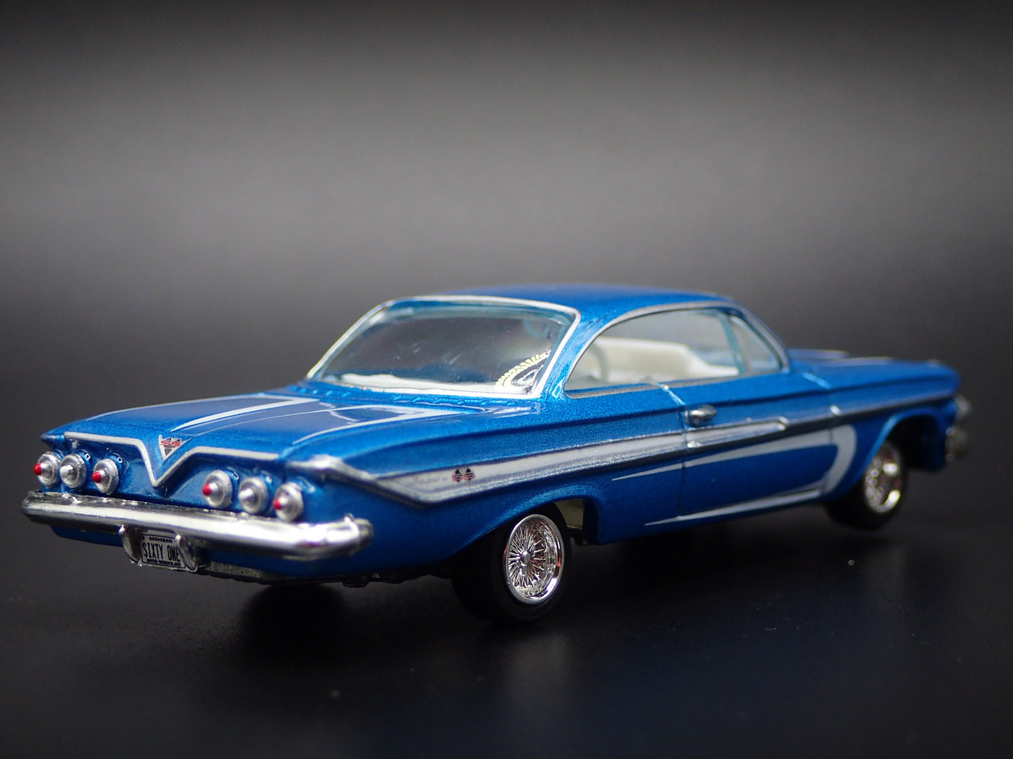 1961 61 CHEVY CHEVROLET IMPALA SS LOWRIDER BLUE 1:64 SCALE DIECAST MODEL CAR
