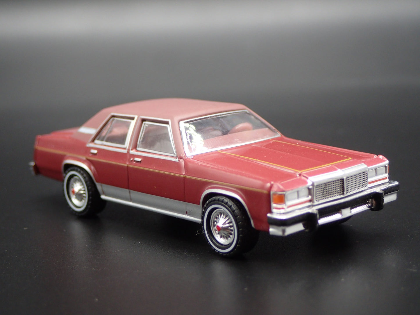 1979 79 FORD LTD SEDAN 4 FOUR DOOR RARE 1:64 SCALE DIORAMA DIECAST MODEL CAR
