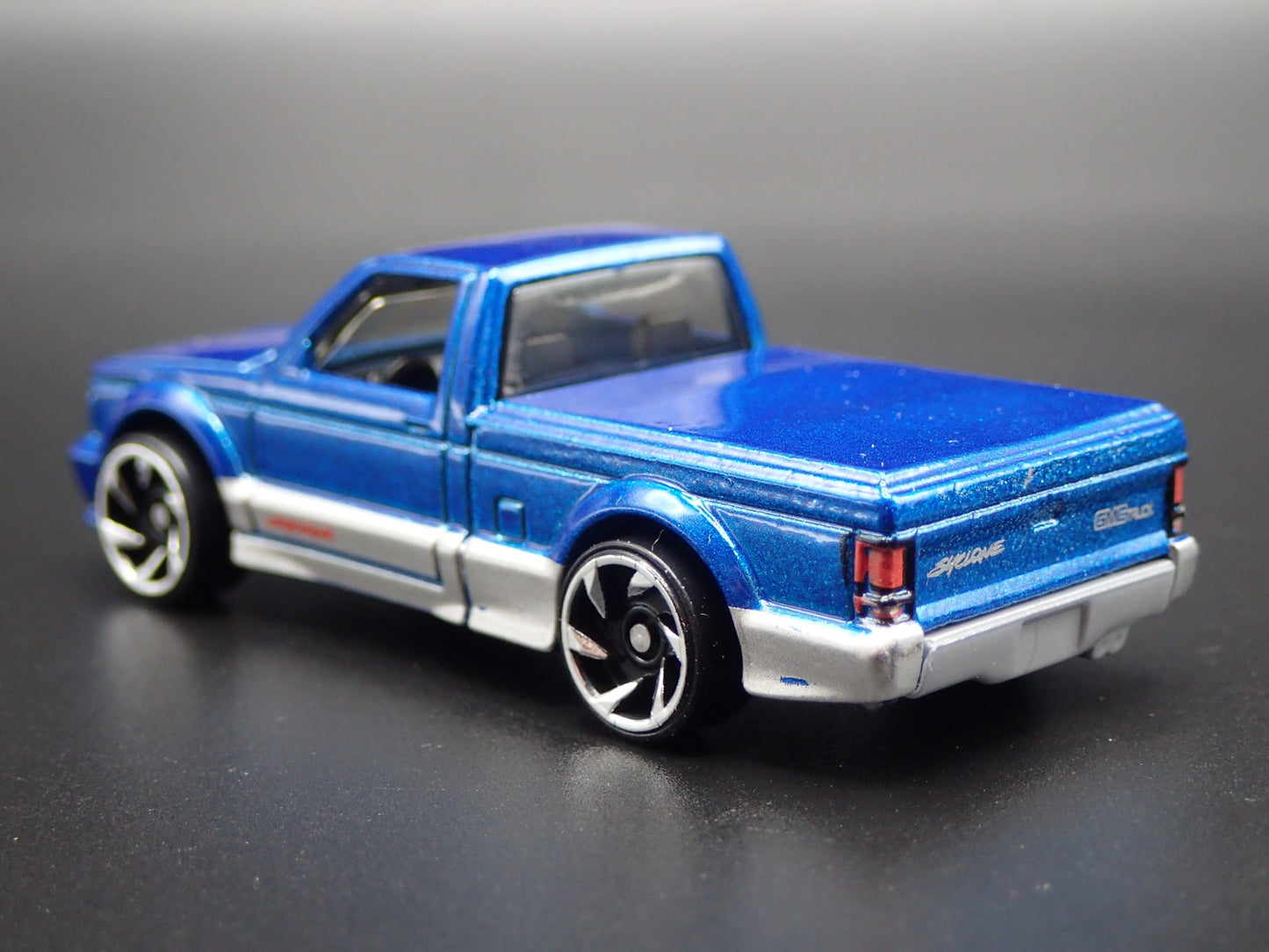 1991 91 GMC SYCLONE PICKUP TRUCK BLUE RARE 1:64 SCALE DIORAMA DIECAST MODEL CAR