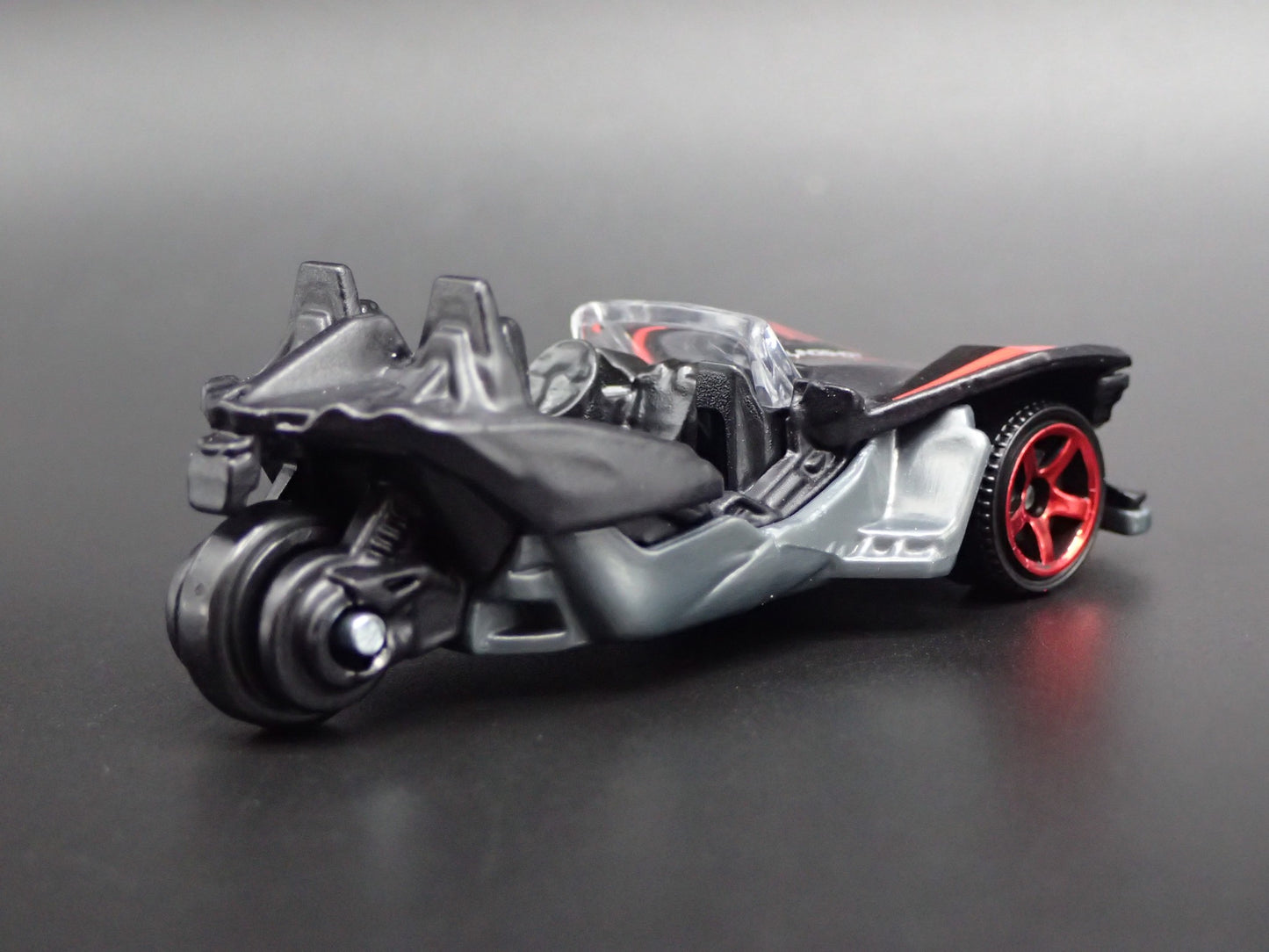 POLARIS SLINGSHOT MOTORCYCLE 1/64 SCALE COLLECTIBLE DIORAMA DIECAST MODEL CAR