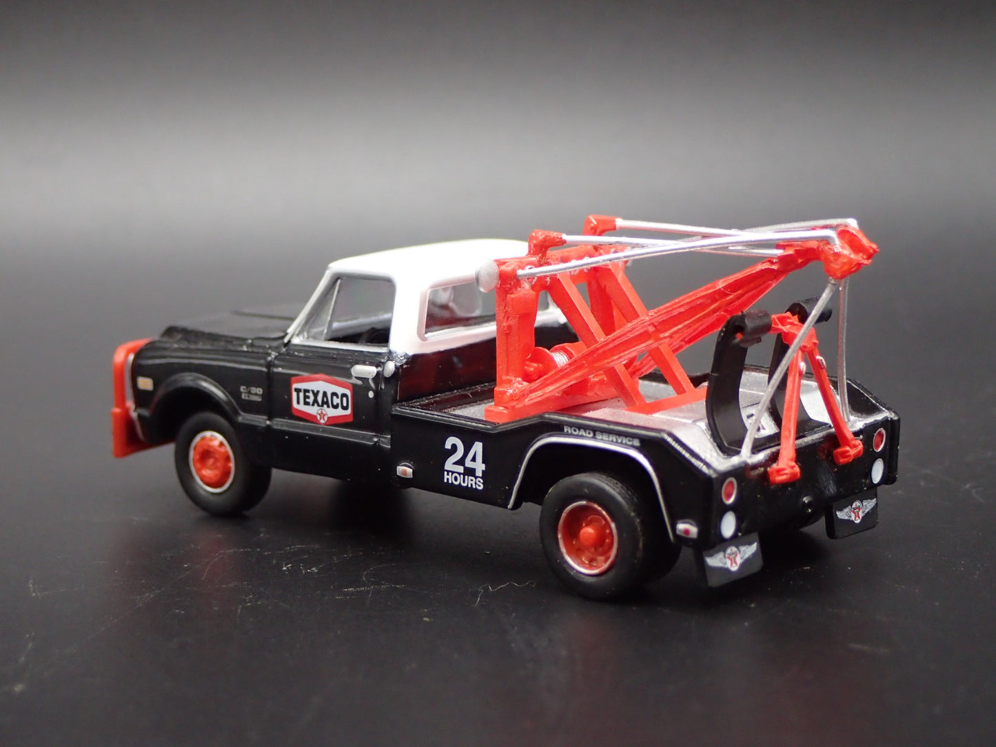 1970 70 CHEVY CHEVROLET C30 DUALLY WRECKER TEXACO 1:64 SCALE DIECAST MODEL CAR