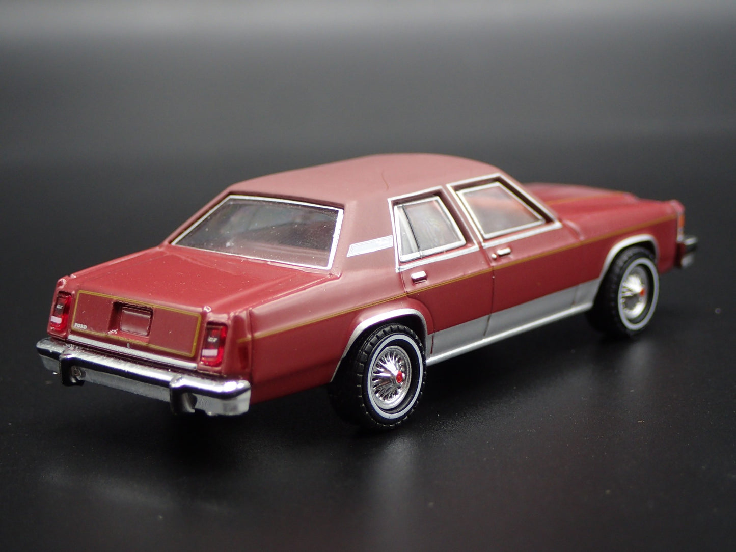 1979 79 FORD LTD SEDAN 4 FOUR DOOR RARE 1:64 SCALE DIORAMA DIECAST MODEL CAR