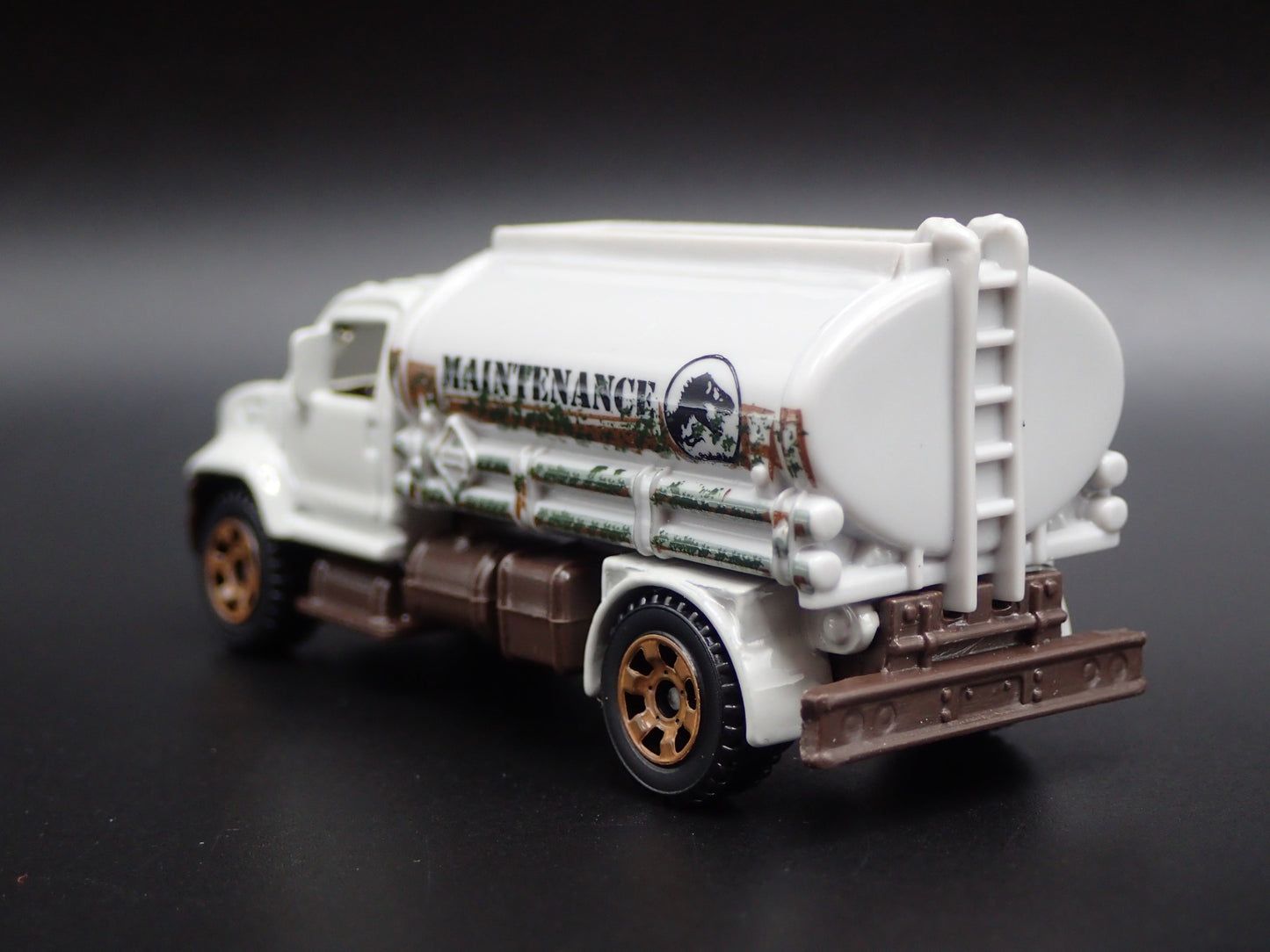 MAINTENCE WATER OIL TANKER TRUCK JURASSIC WORLD 1:64 MB SCALE DIECAST MODEL CAR