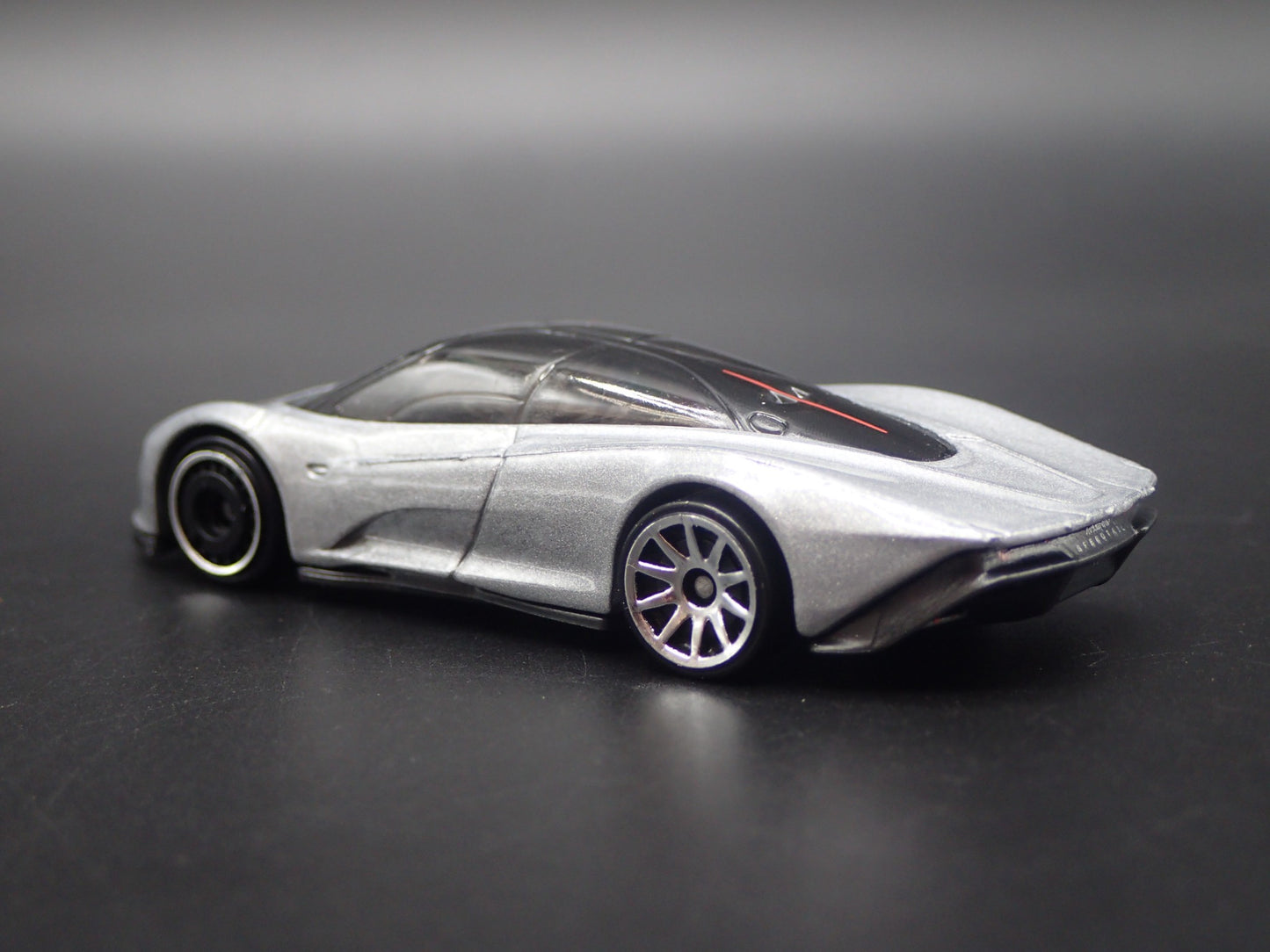 2020 20 MCLAREN SPEEDTAIL SUPER CAR SILVER 1:64 SCALE DIORAMA DIECAST MODEL CAR