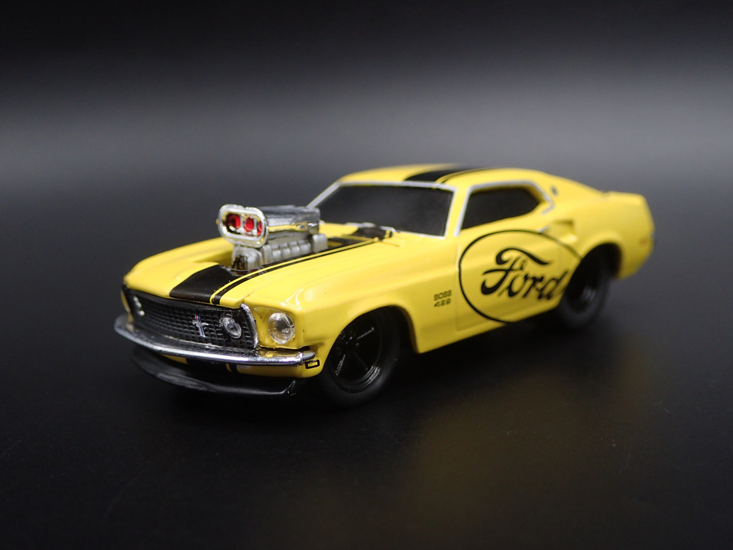 1969 69 FORD MUSTANG BOSS 429 FASTBACK RARE 1/64 SCALE DIORAMA DIECAST MODEL CAR