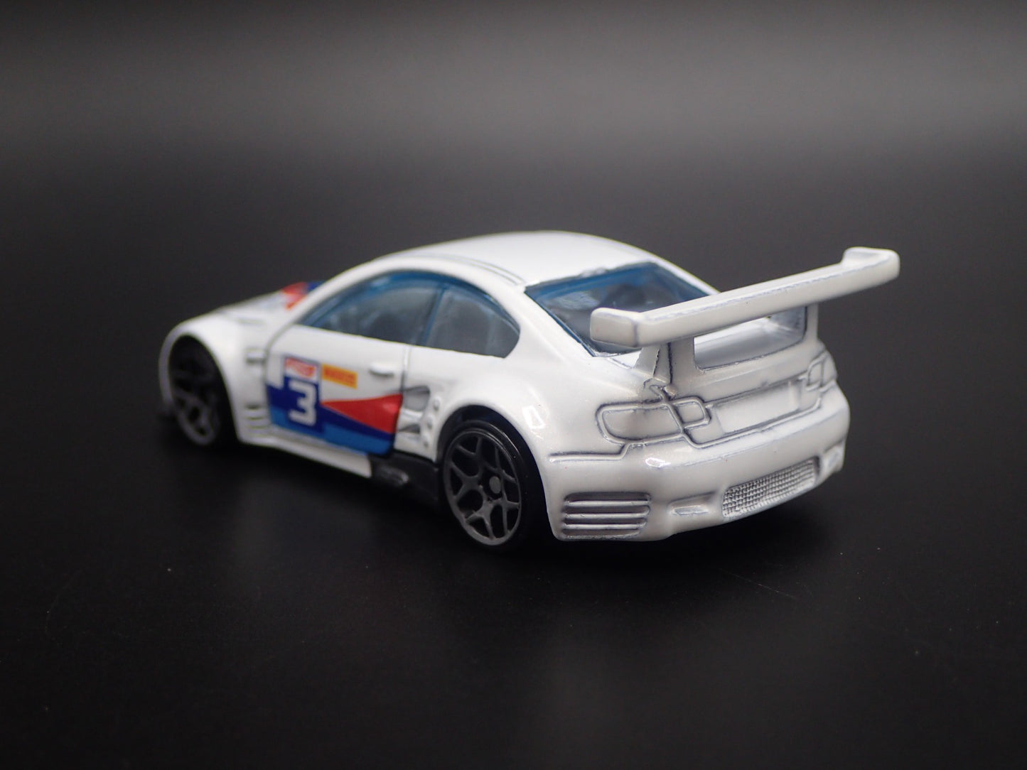 2007-2013 BMW M3 GT2 E92 WHITE 1:64 SCALE COLLECTIBLE DIORAMA DIECAST MODEL CAR