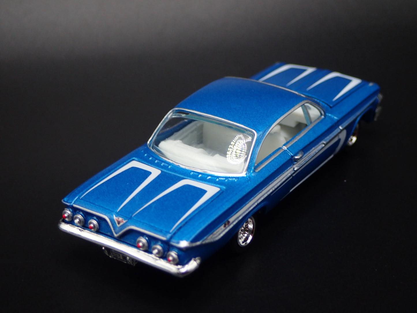1961 61 CHEVY CHEVROLET IMPALA SS LOWRIDER BLUE 1:64 SCALE DIECAST MODEL CAR