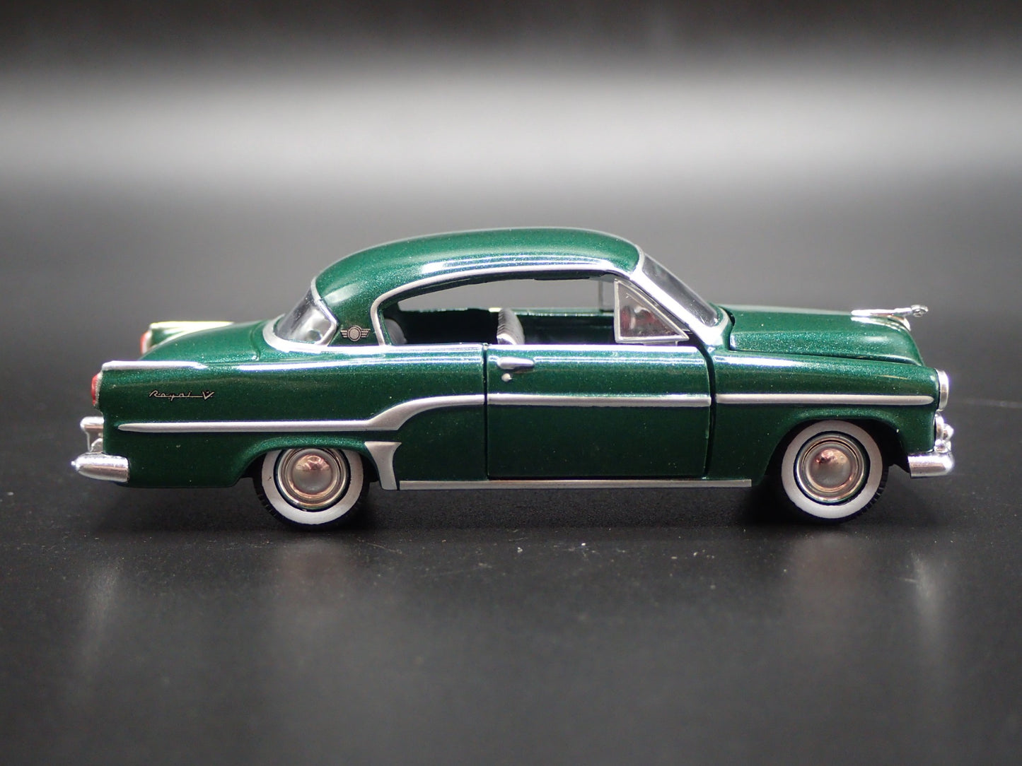 1954 54 DODGE ROYAL GREEN RARE 1/64 SCALE COLLECTIBLE DIORAMA DIECAST MODEL CAR