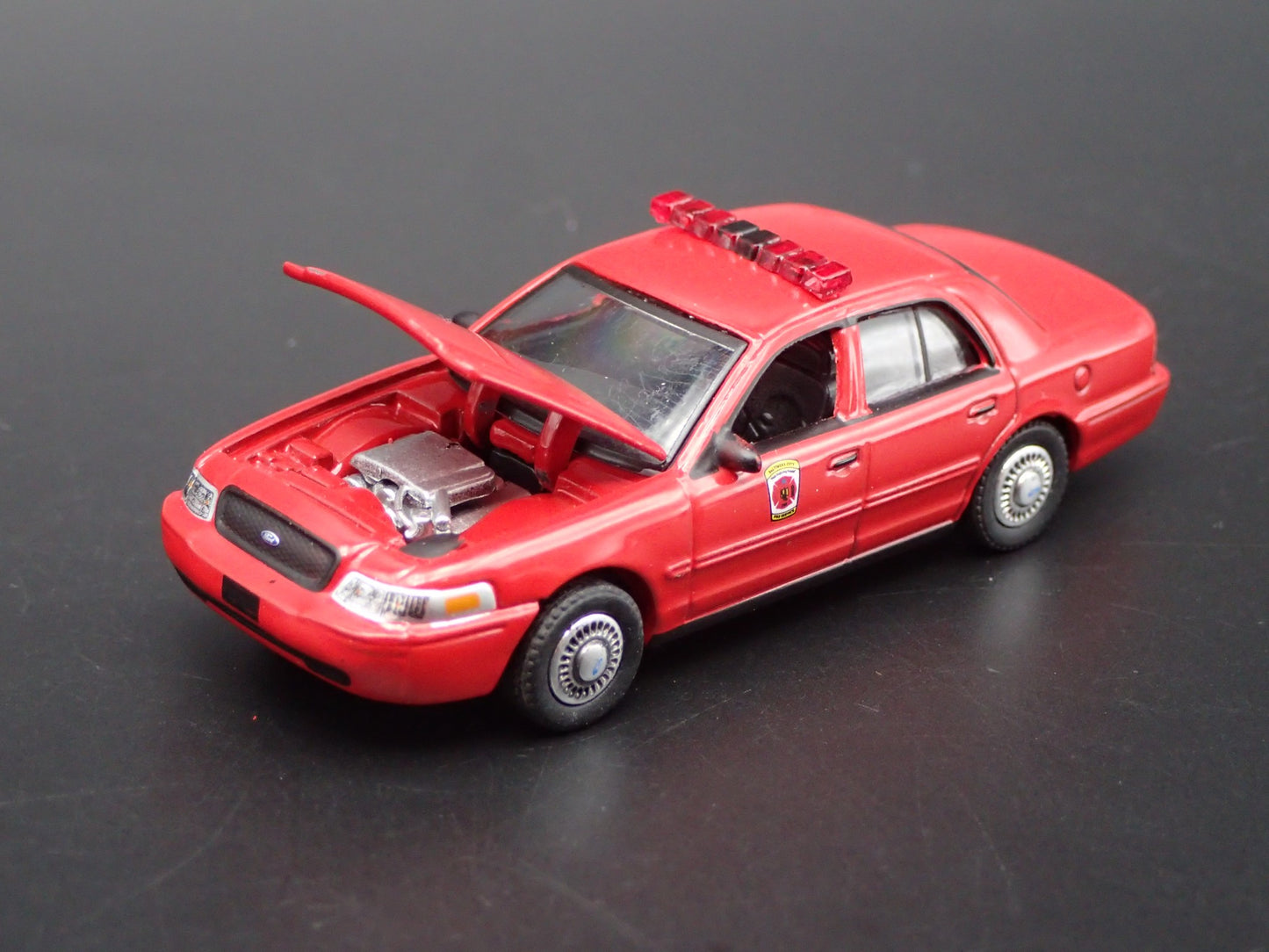 2001 01 FORD CROWN VICTORIA BALTIMORE MD FIRE DEPT 1:64 SCALE DIECAST MODEL CAR