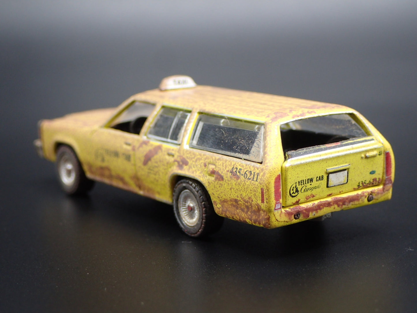 1988 FORD LTD CROWN VIC WAGON TAXI CAB CUSTOM BARN FIND 1:64 DIECAST MODEL CAR