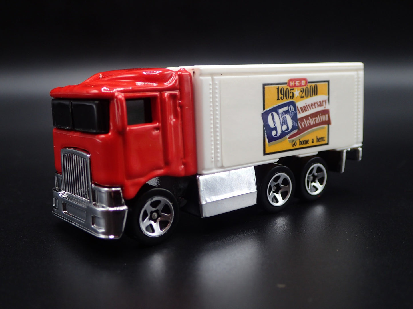 BOX DELIVERY TRUCK HIWAY HAULER H-E-B RARE 1:64 SCALE DIORAMA DIECAST MODEL CAR