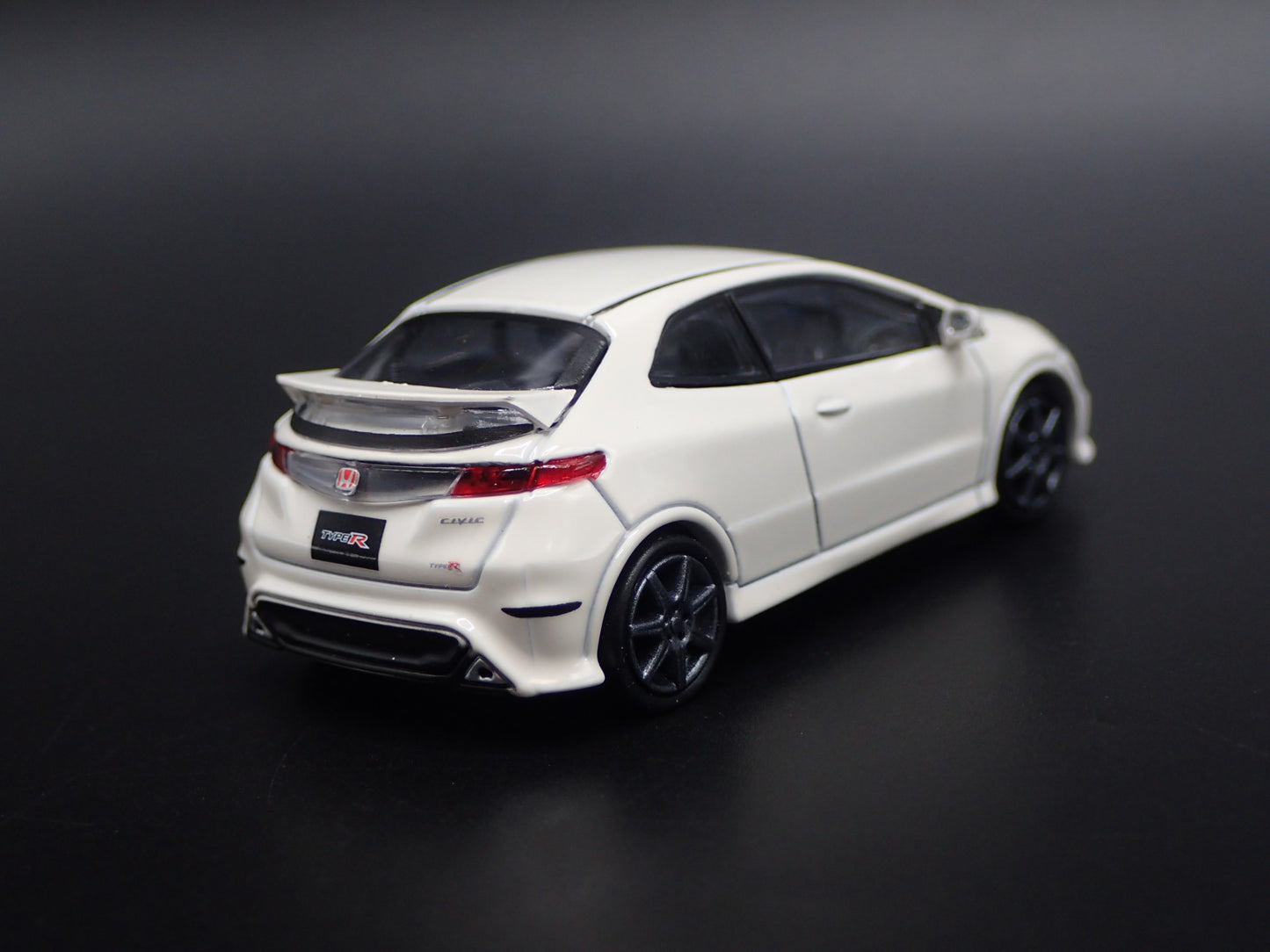 2007-2011 HONDA CIVIC TYPE R FN2 EURO 1:64 SCALE DIORAMA DIECAST MODEL CAR