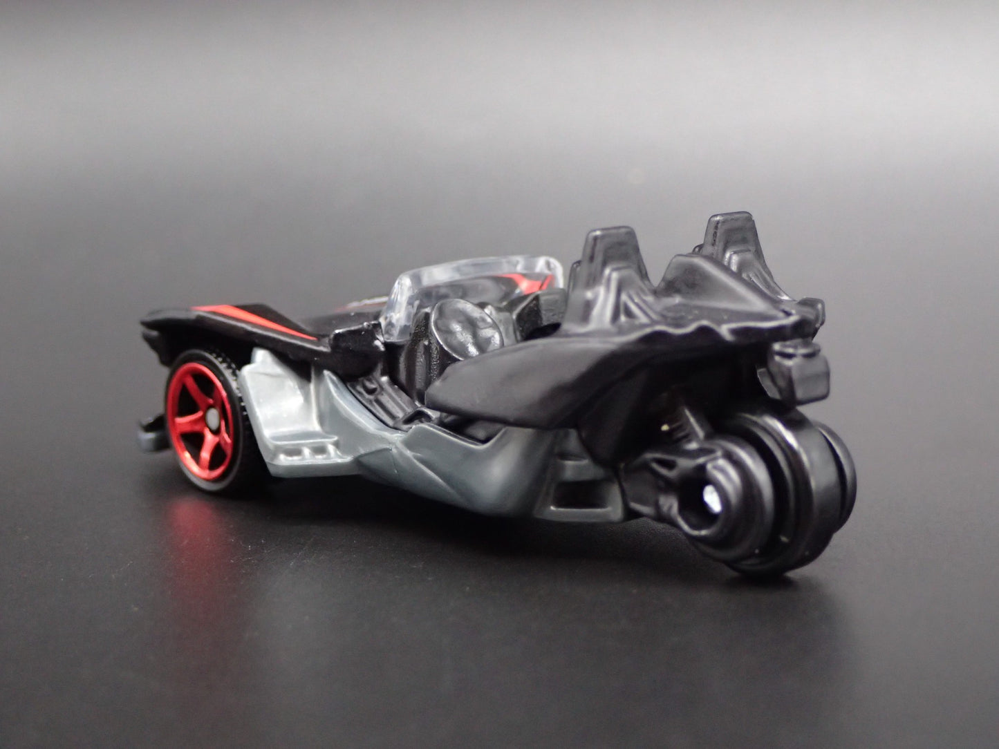 POLARIS SLINGSHOT MOTORCYCLE 1/64 SCALE COLLECTIBLE DIORAMA DIECAST MODEL CAR