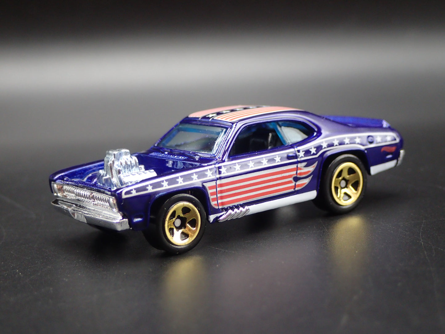 1971 71 PLYMOUTH DUSTER THRUSTER USA RARE 1:64 SCALE DIORAMA DIECAST MODEL CAR