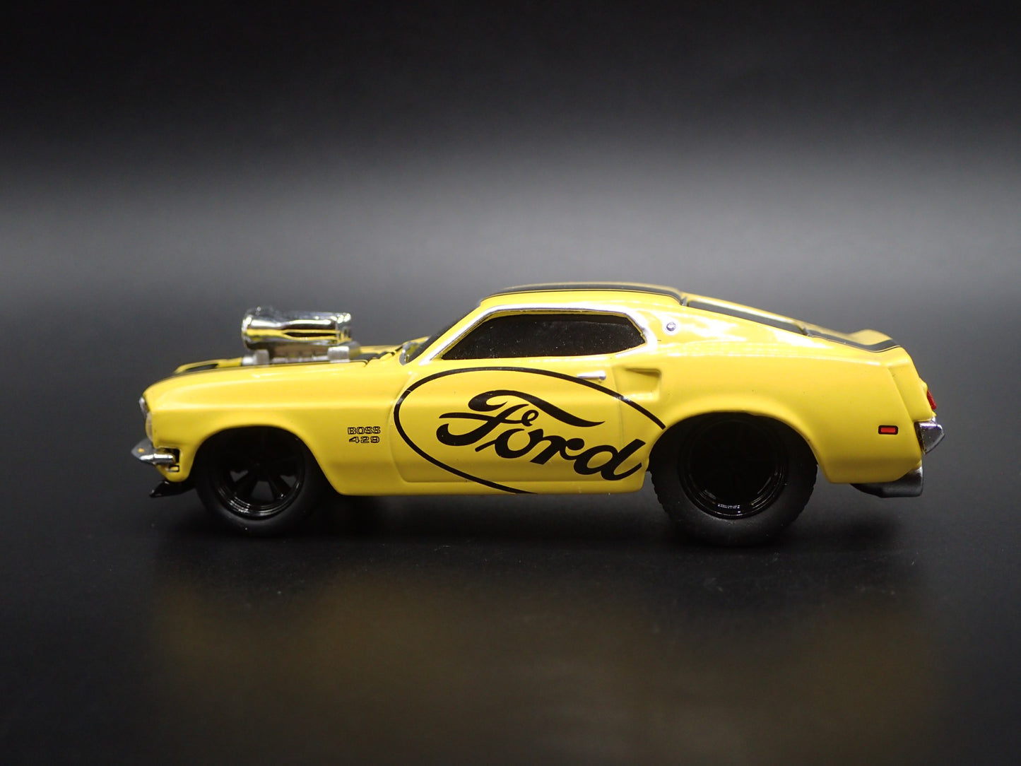 1969 69 FORD MUSTANG BOSS 429 FASTBACK RARE 1/64 SCALE DIORAMA DIECAST MODEL CAR