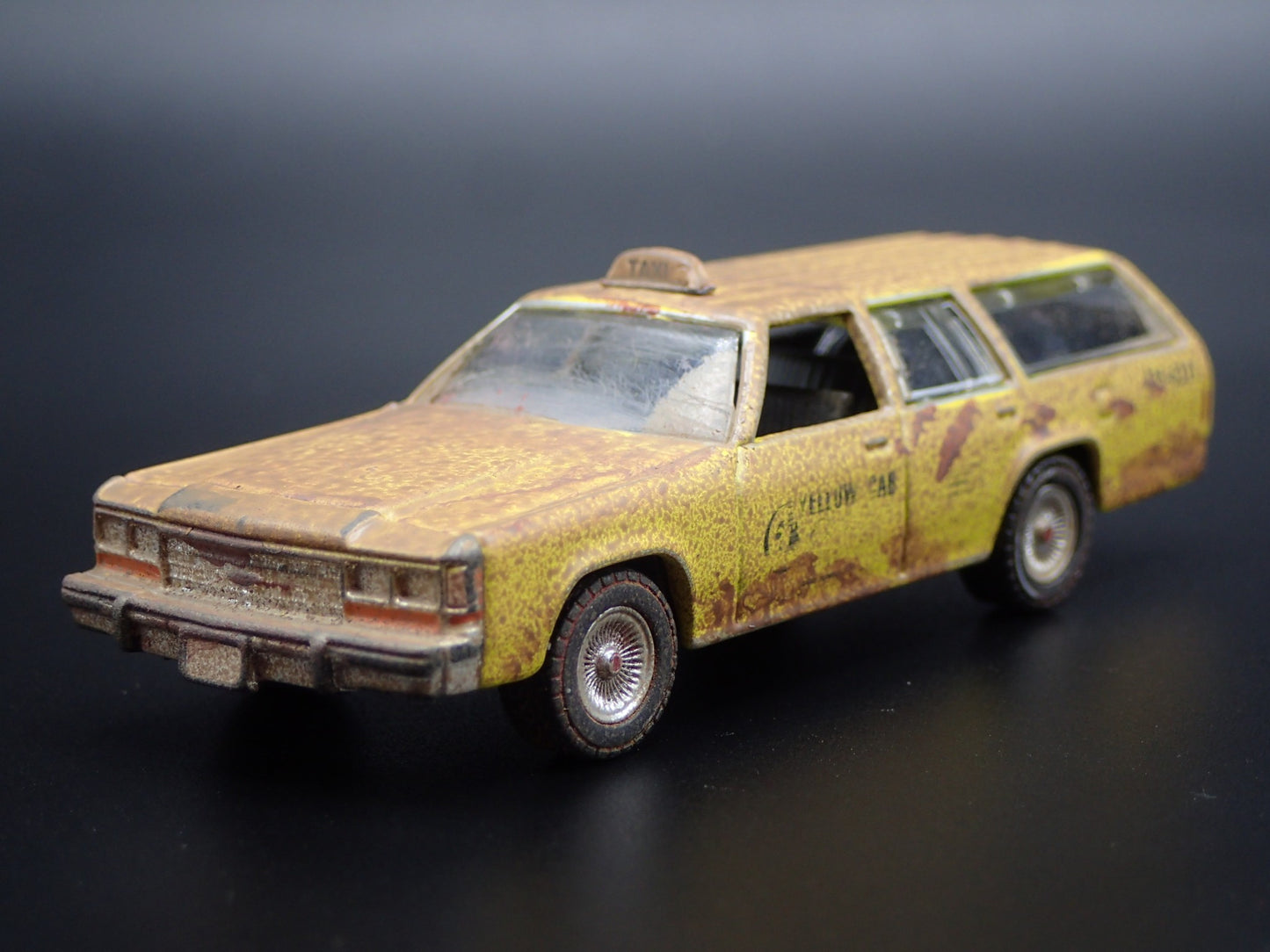 1988 FORD LTD CROWN VIC WAGON TAXI CAB CUSTOM BARN FIND 1:64 DIECAST MODEL CAR