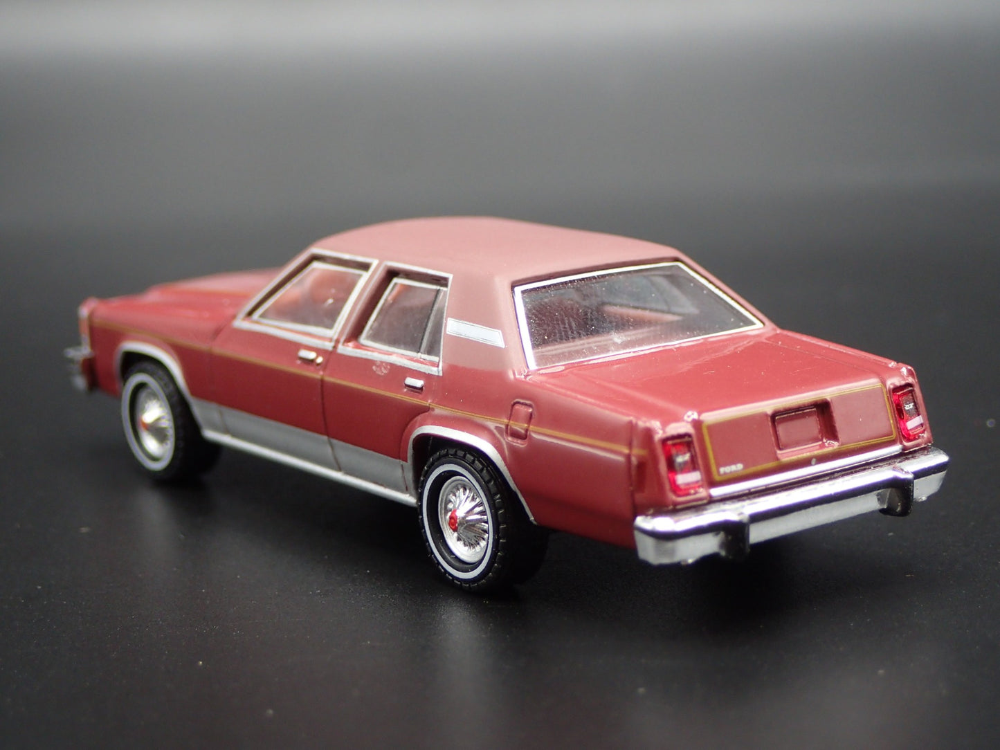1979 79 FORD LTD SEDAN 4 FOUR DOOR RARE 1:64 SCALE DIORAMA DIECAST MODEL CAR