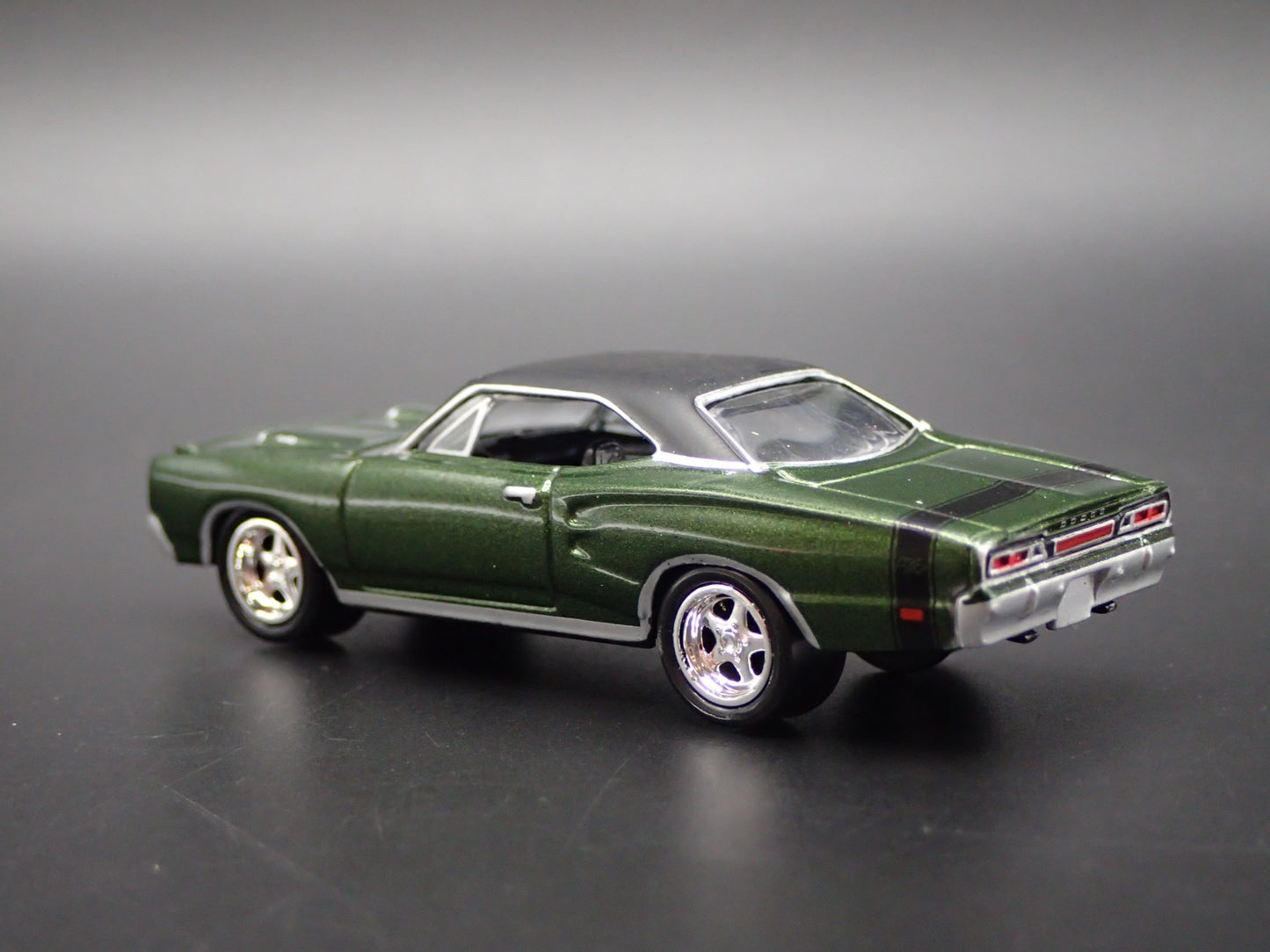 1969 69 DODGE CORONET RT GREEN 1:64 SCALE COLLECTIBLE DIORAMA DIECAST MODEL CAR