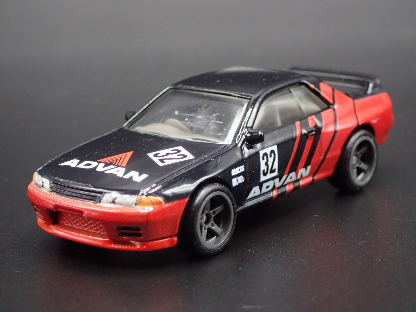 1989-1994 NISSAN SKYLINE GTR R32 BNR32 ADVAN BLACK 1:64 SCALE DIECAST MODEL CAR