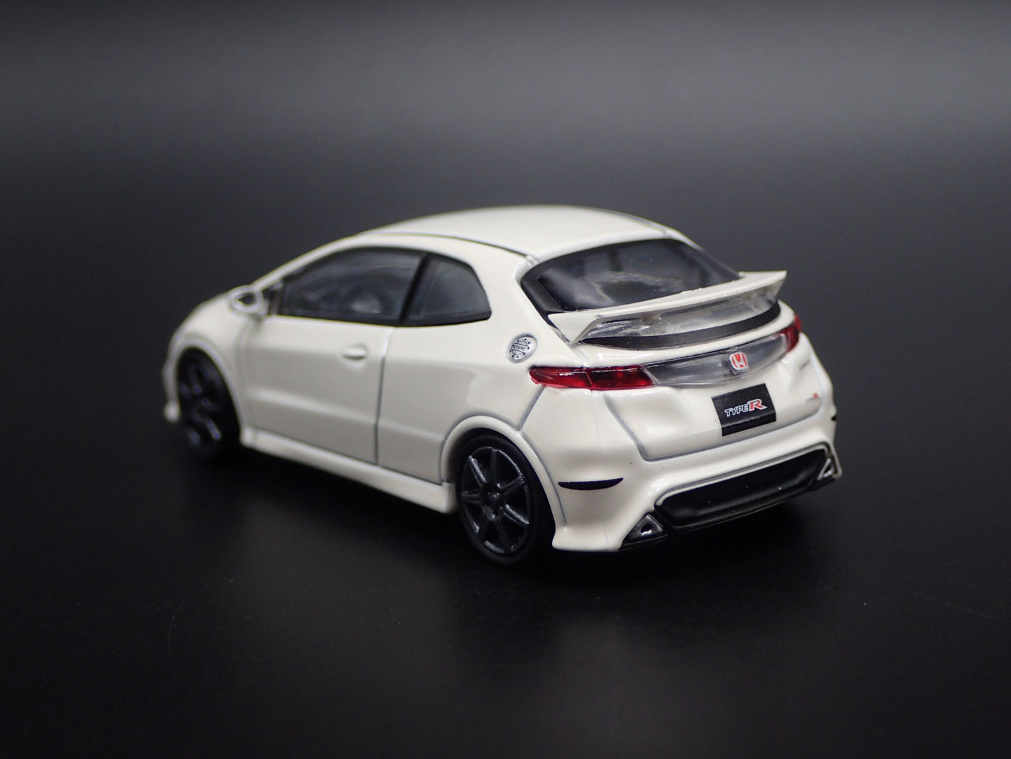 2007-2011 HONDA CIVIC TYPE R FN2 EURO 1:64 SCALE DIORAMA DIECAST MODEL CAR