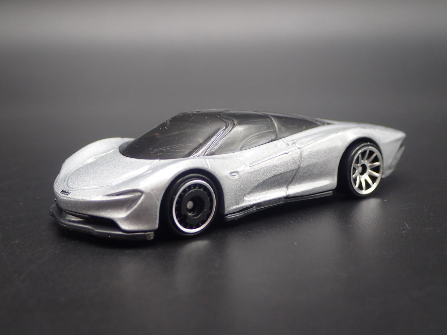 2020 20 MCLAREN SPEEDTAIL SUPER CAR SILVER 1:64 SCALE DIORAMA DIECAST MODEL CAR