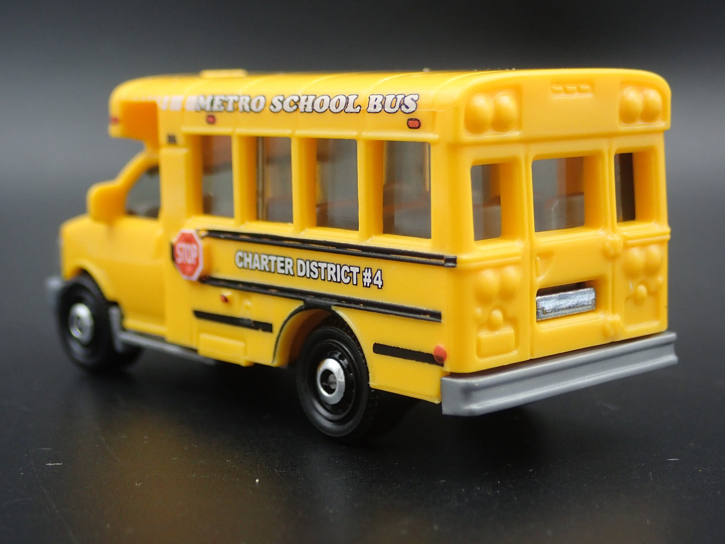 GMC METRO SHORT SCHOOL BUS RARE 1:64 SCALE COLLECTIBLE DIORAMA DIECAST MODEL CAR