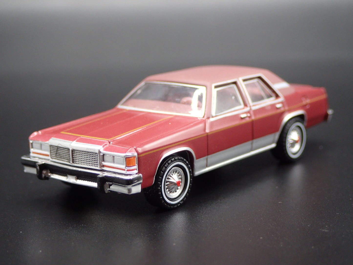 1979 79 FORD LTD SEDAN 4 FOUR DOOR RARE 1:64 SCALE DIORAMA DIECAST MODEL CAR