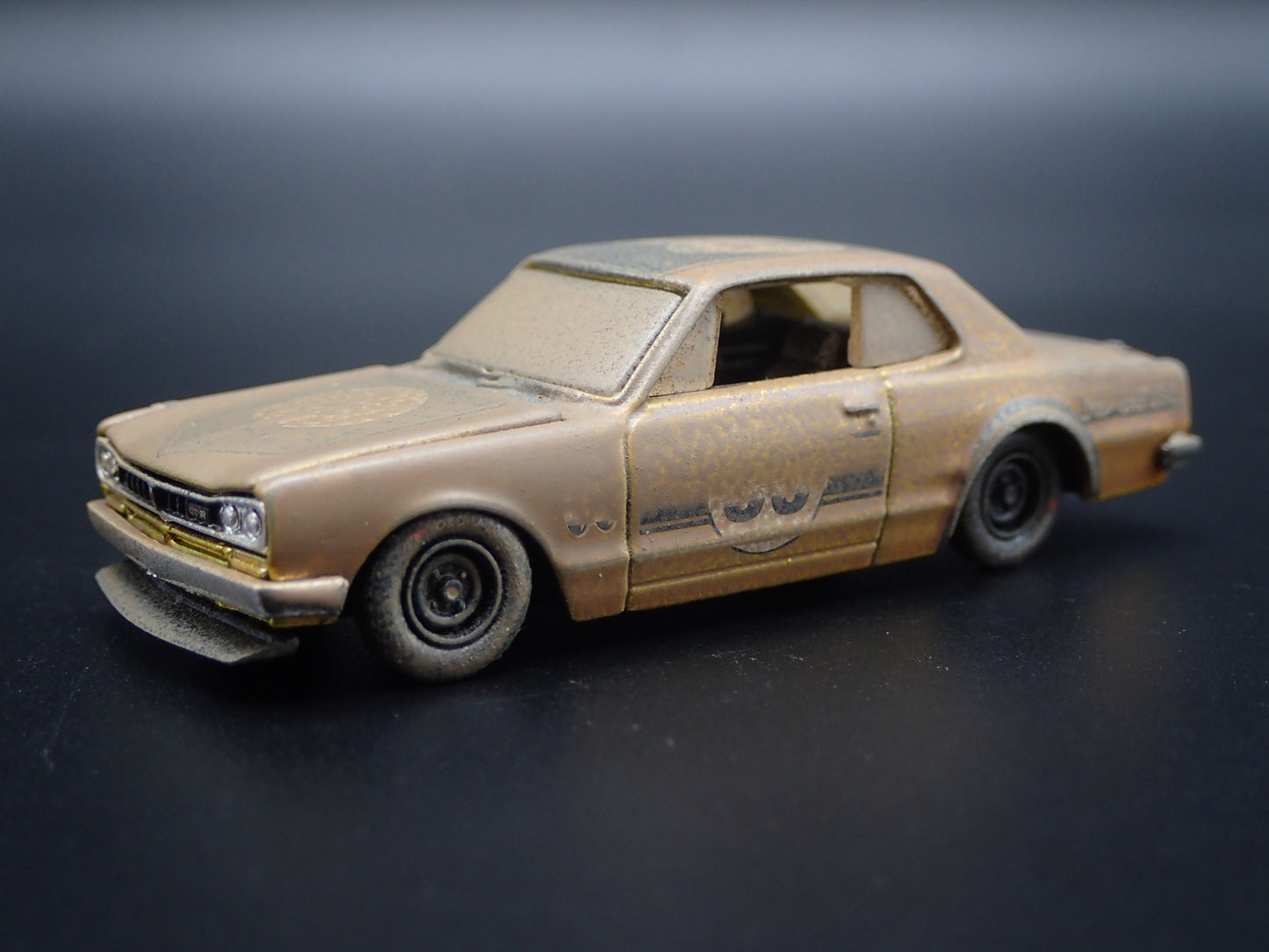 1971 NISSAN SKYLINE GTR MOONEYES CUSTOM BARN FIND 1:64 SCALE DIECAST MODEL CAR