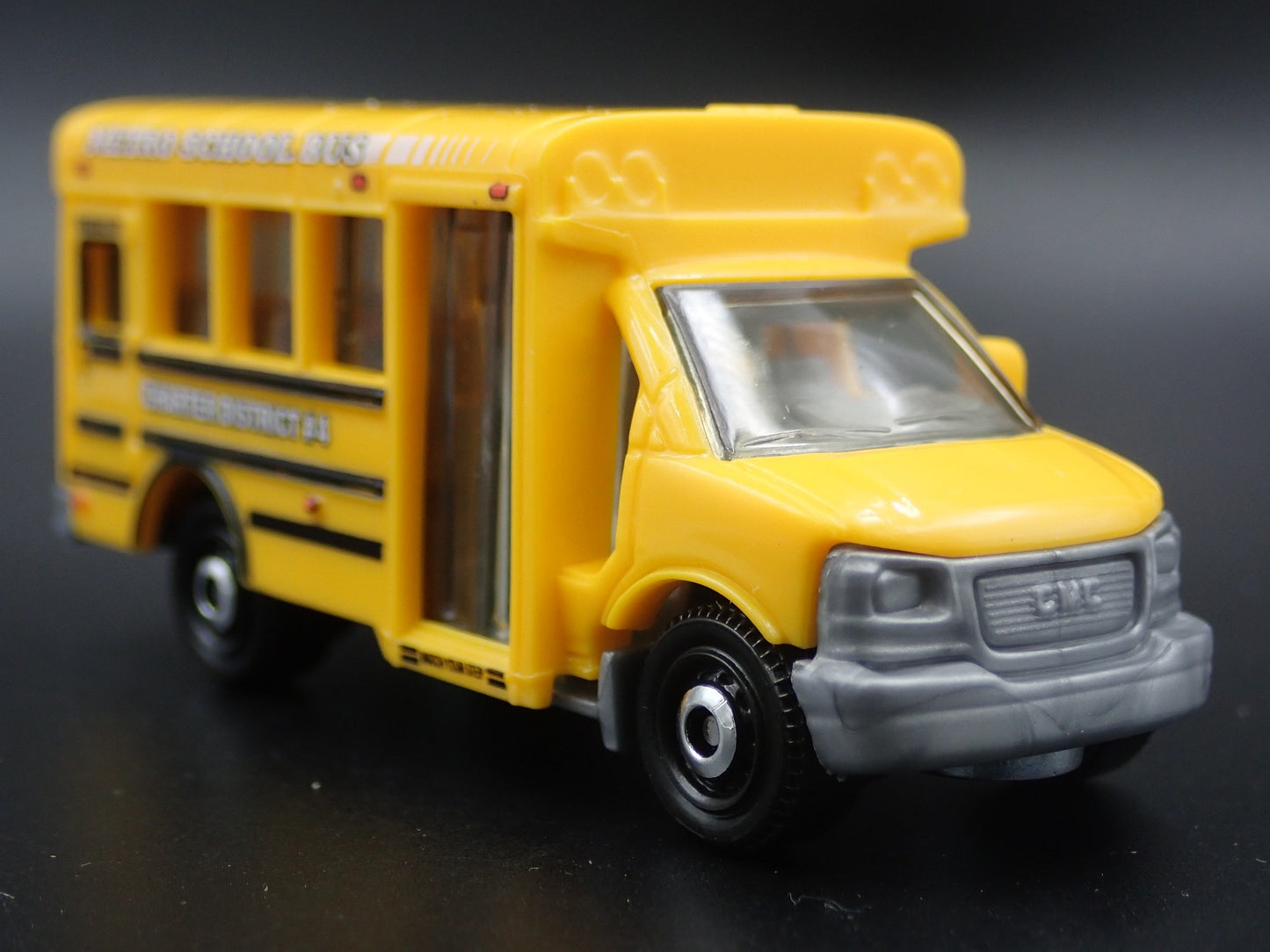 GMC METRO SHORT SCHOOL BUS RARE 1:64 SCALE COLLECTIBLE DIORAMA DIECAST MODEL CAR