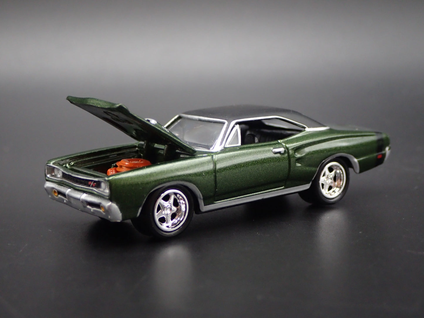 1969 69 DODGE CORONET RT GREEN 1:64 SCALE COLLECTIBLE DIORAMA DIECAST MODEL CAR