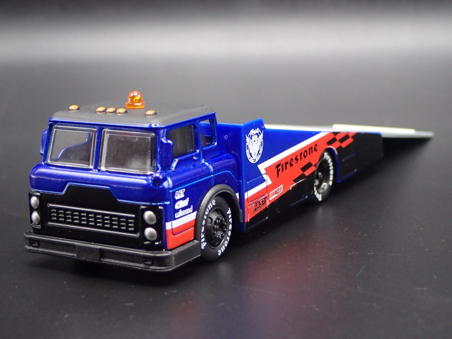 FORD COE RAMP TRUCK CAR HAULER FIRESTONE 1:64 SCALE DIORAMA DIECAST MODEL CAR