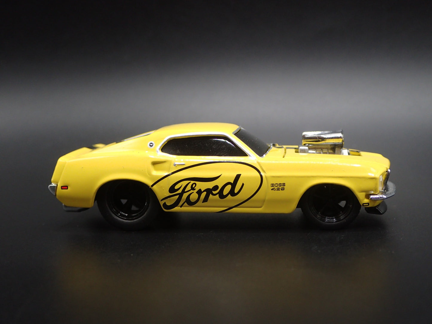 1969 69 FORD MUSTANG BOSS 429 FASTBACK RARE 1/64 SCALE DIORAMA DIECAST MODEL CAR