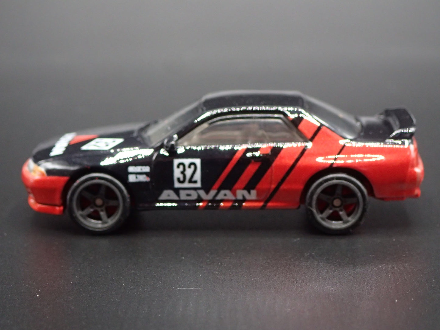 1989-1994 NISSAN SKYLINE GTR R32 BNR32 ADVAN BLACK 1:64 SCALE DIECAST MODEL CAR