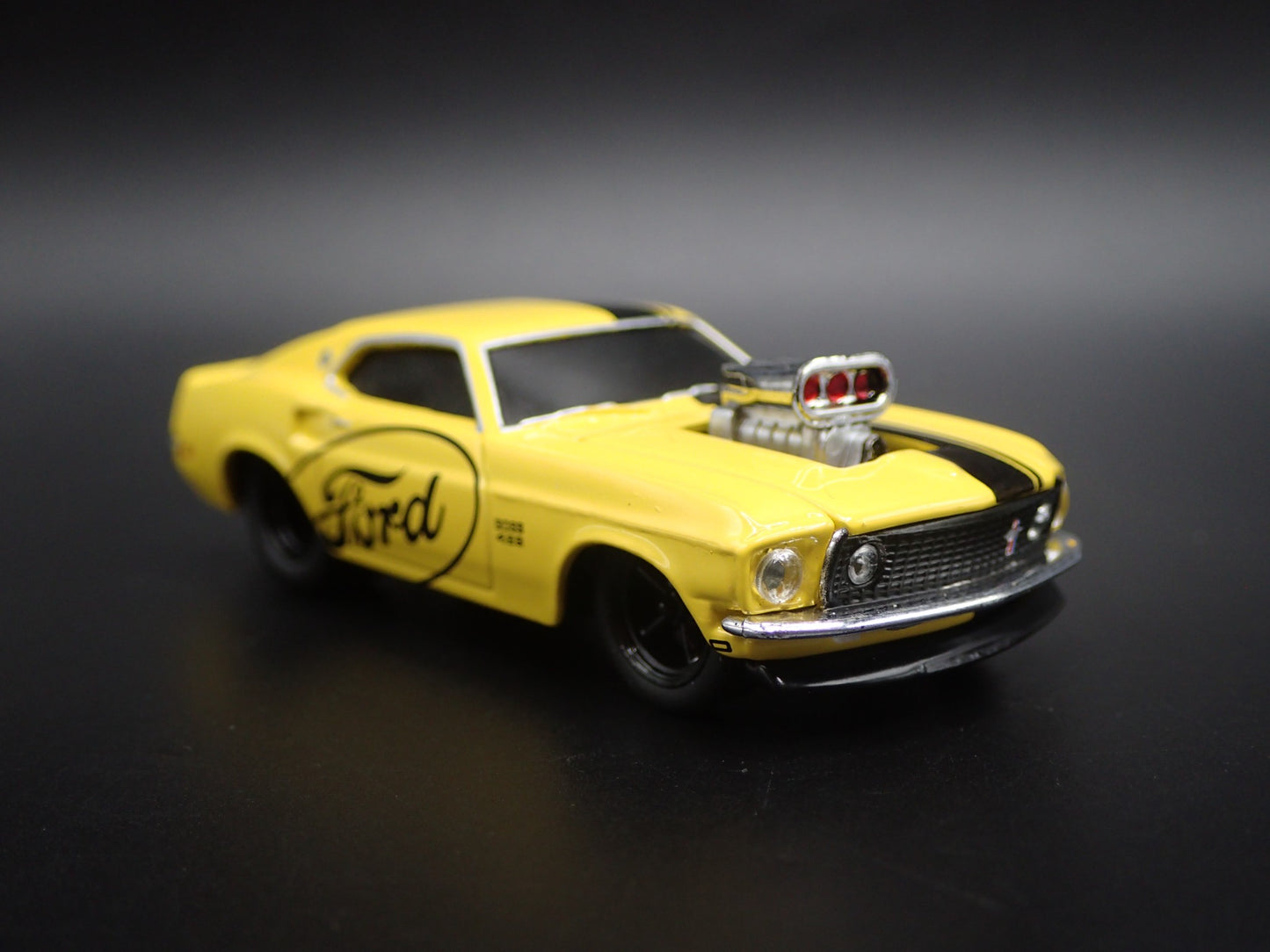 1969 69 FORD MUSTANG BOSS 429 FASTBACK RARE 1/64 SCALE DIORAMA DIECAST MODEL CAR