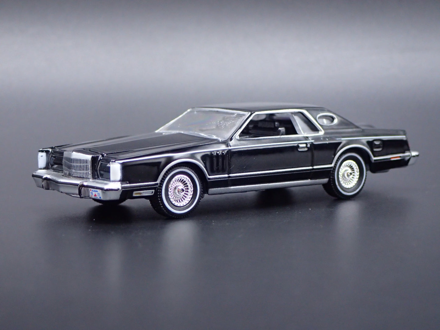 1977 77 LINCOLN CONTINENTAL MARK V BLACK 1:64 SCALE DIORAMA DIECAST MODEL CAR