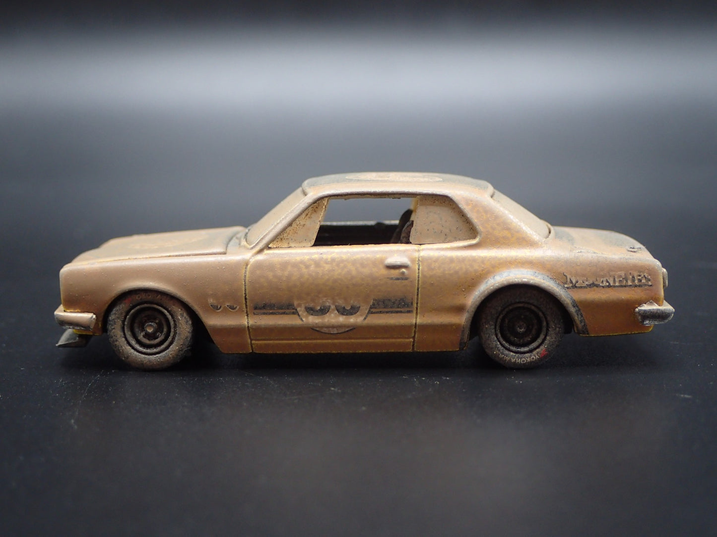 1971 NISSAN SKYLINE GTR MOONEYES CUSTOM BARN FIND 1:64 SCALE DIECAST MODEL CAR