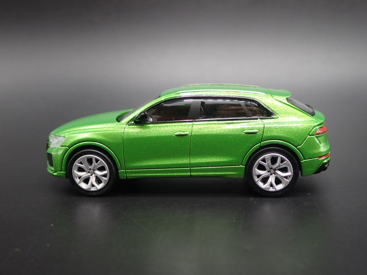 2019-2025 AUDI RS Q8 SUV RARE 1/64 SCALE COLLECTIBLE DIORAMA DIECAST MODEL CAR